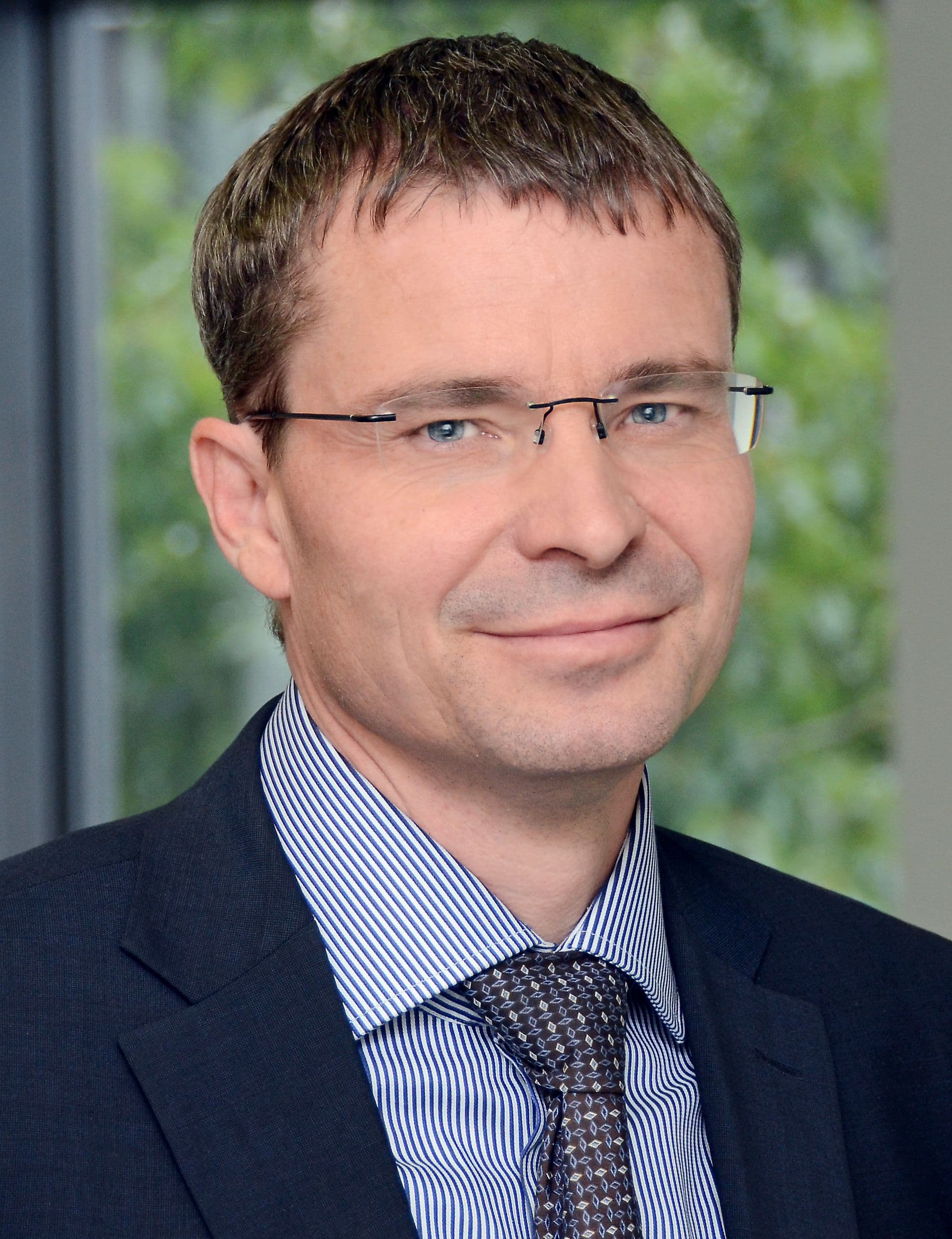 Dr. Bernhard Gibis
