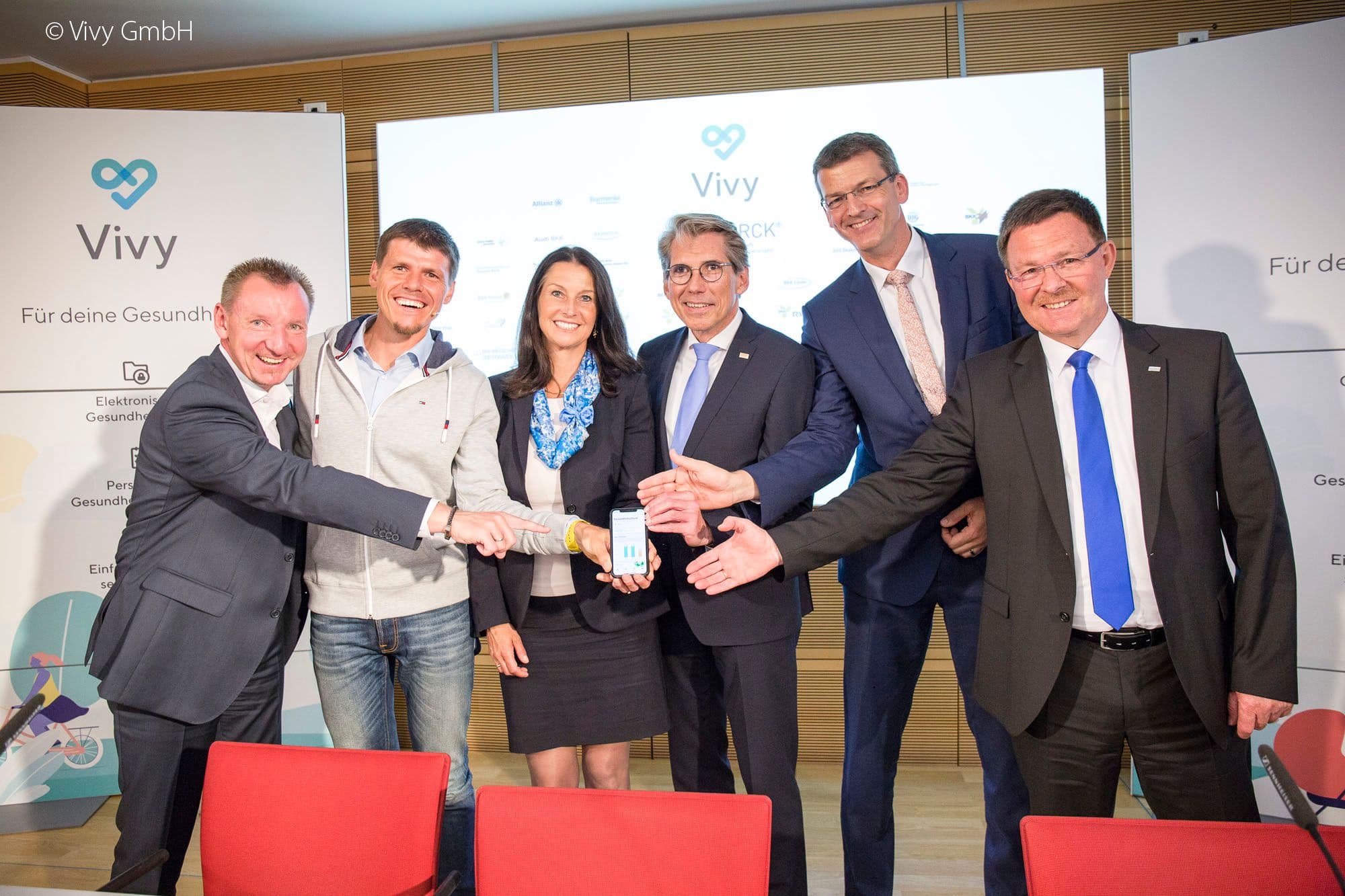 Initiatoren der Vivy: Andreas Strausfeld (BITMARCK), Christian Rebernik (Vivy GmbH), Birgit König (Allianz), Andreas Storm (DAK-Gesundheit), Frank Hippler (IKK classic), Hans-Jörg Gittler (Bahn-BKK) (v.L.n.r.)