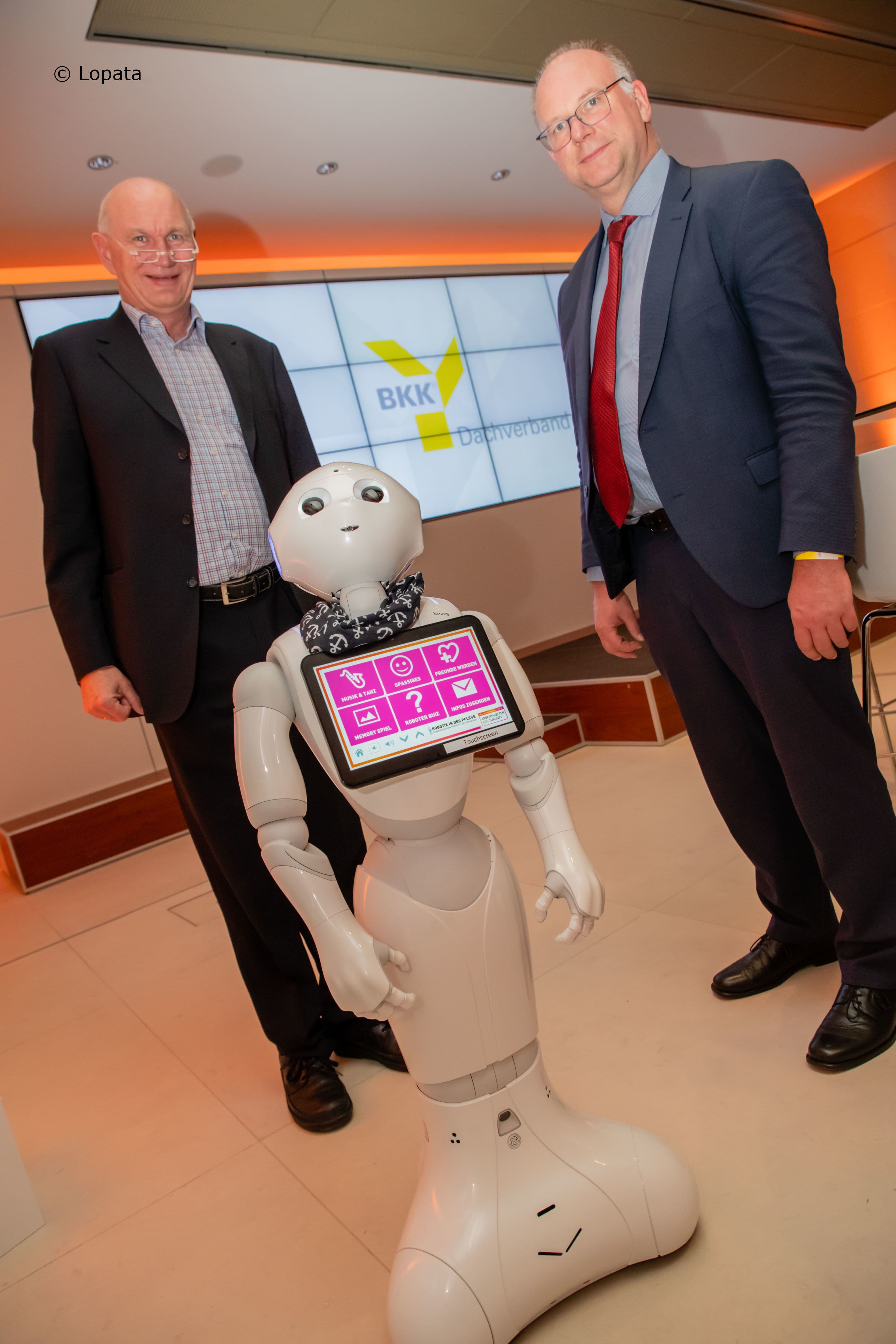 Roboter Pepper bei der Begrüßung