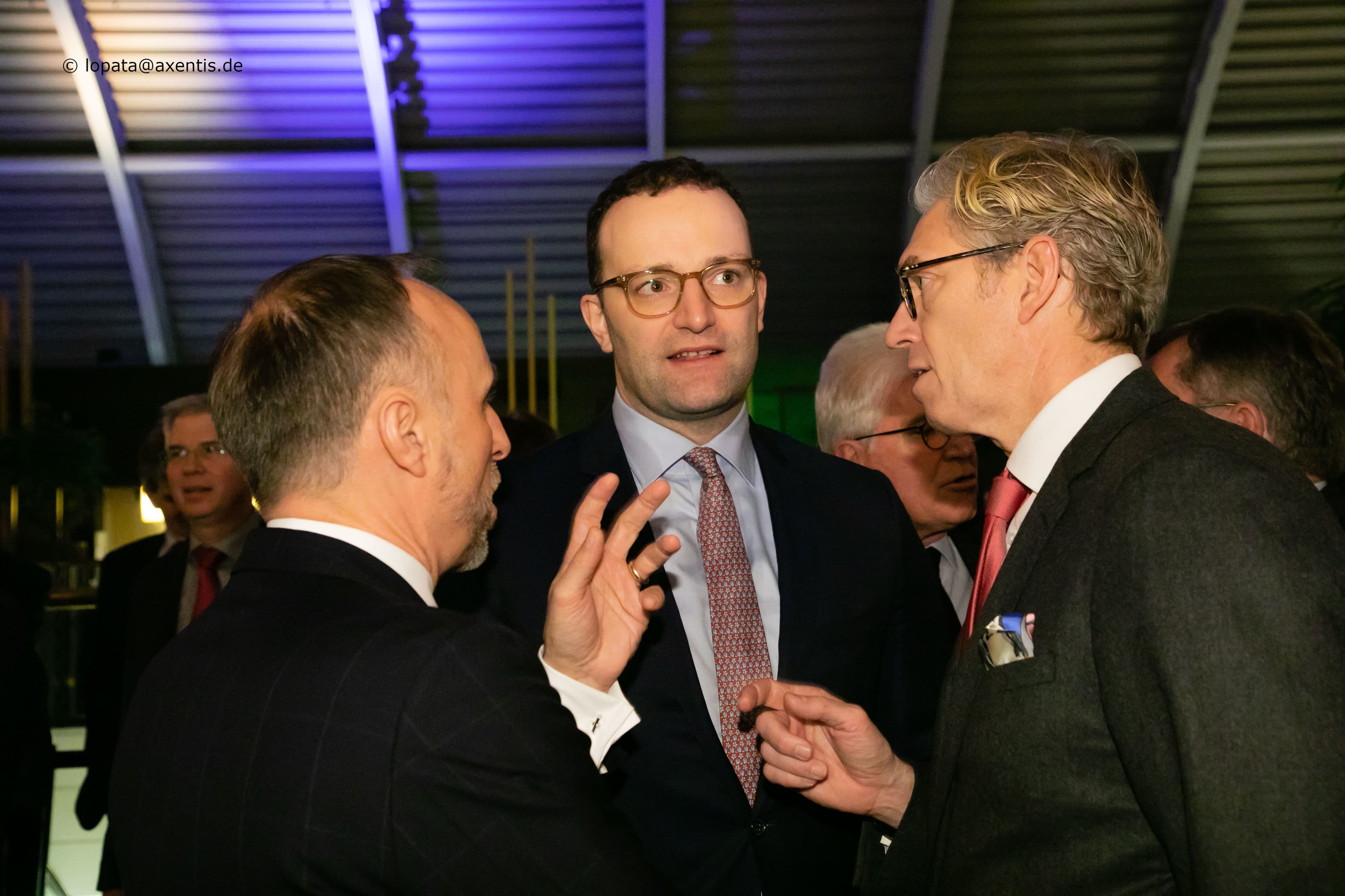 Wer redet auf wen ein: Stephan Hofmeister (KBV), Minister Jens Spahn, Andreas Gassen (KBV) (v.l.n.r.)