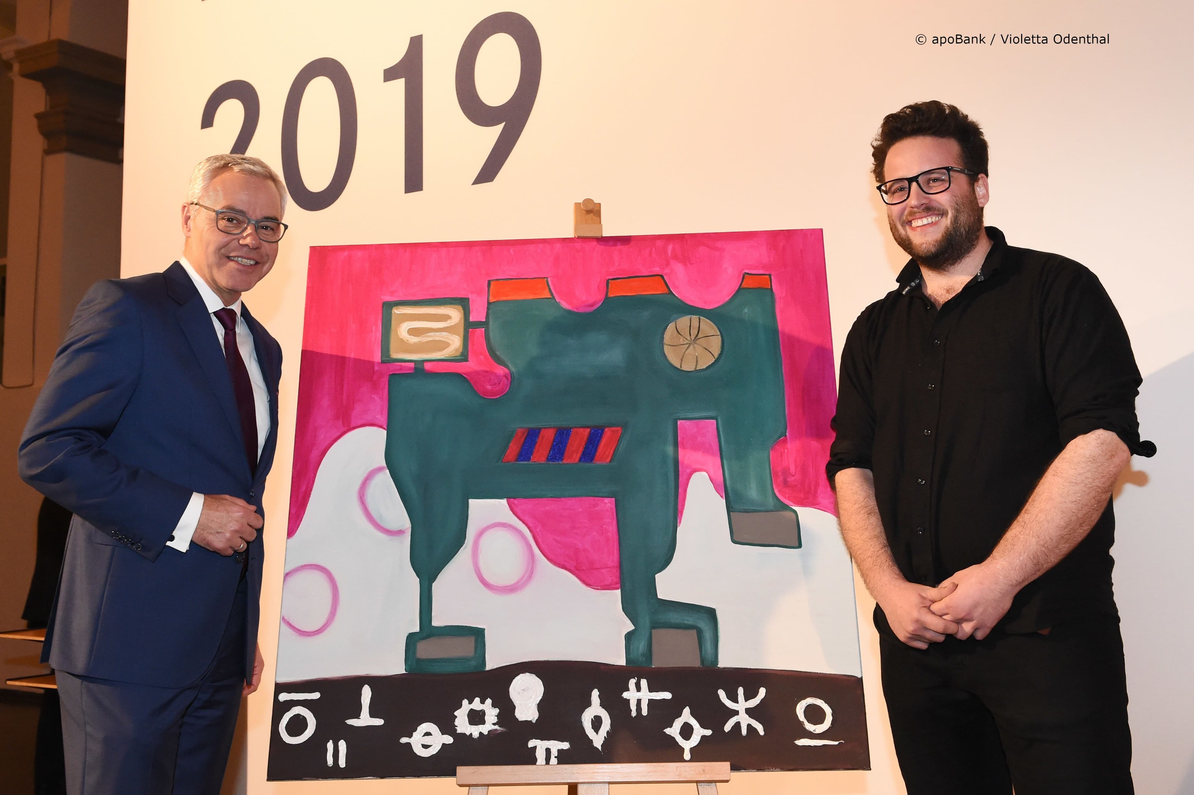 Der diesjährige Gewinner des Jahresstipendiums der apoBank Max Wetter (r.) mit Ulrich Sommer (l.)
