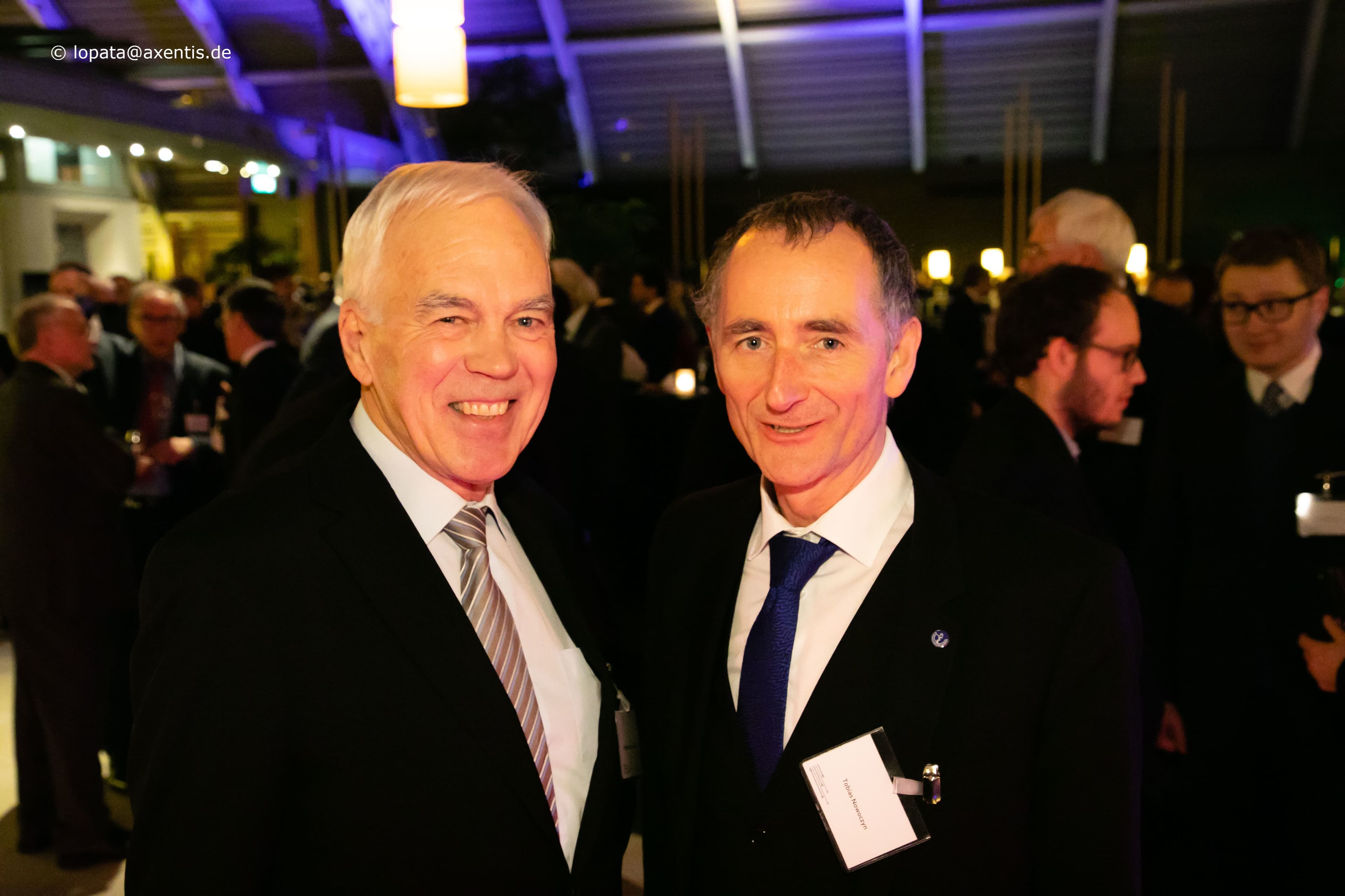 Der ehemalige  und der neue Hauptgeschäftsführer der Bundesärztekammer: Christoph Fuchs (l.), Tobias Nowoczyn