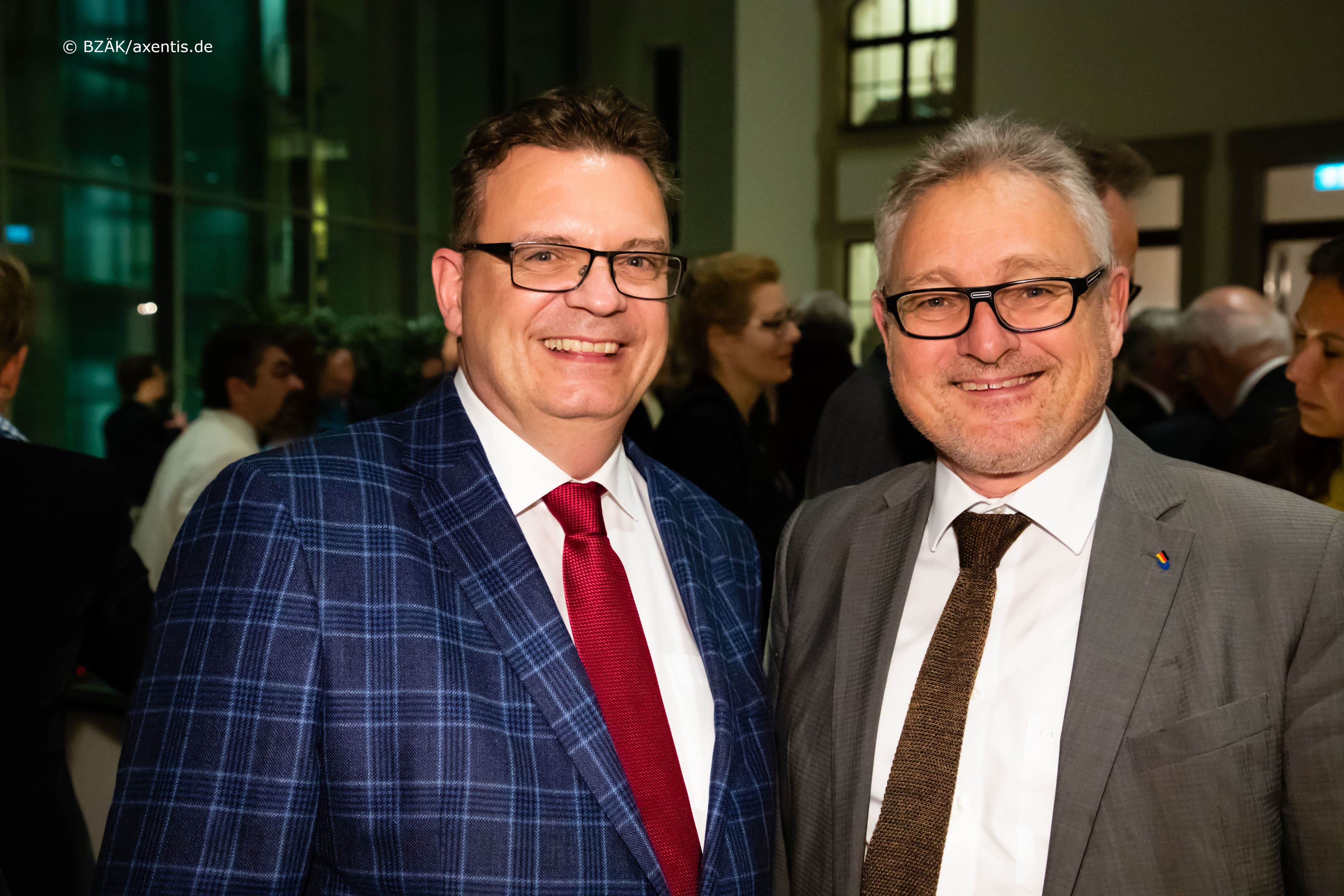 Christoph Benz (BZÄK) (l.), Lothar Riebsamen MdB (CDU/CSU)