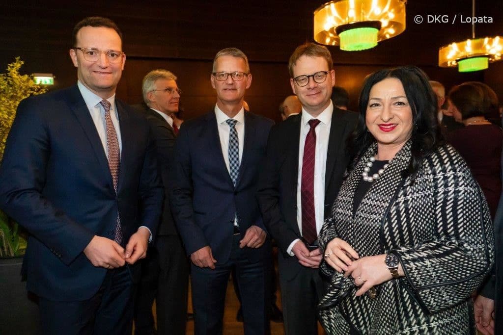Bundesgesundheitsminister Jens Spahn, Gerald Gaß (DKG), Staatssekretär Thomas Gebhart (BMG), Berlins Gesundheitssenatorin Dilek Kolat (v.l.n.r.)