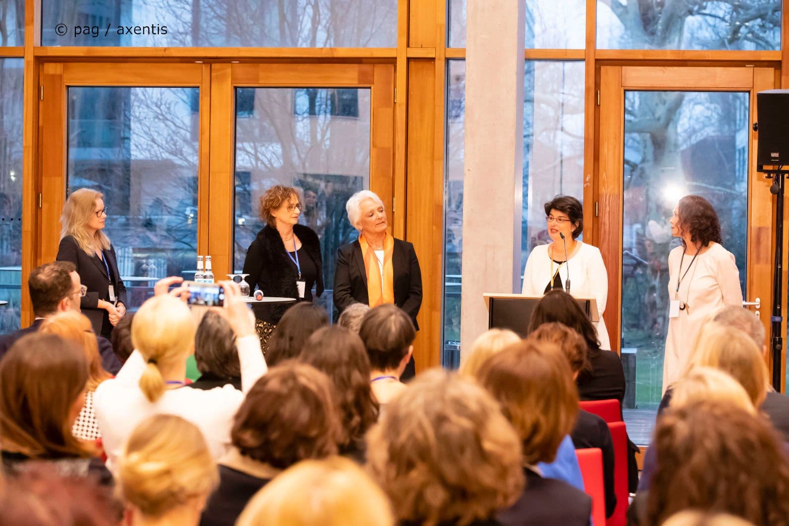Die Initiatoren: Kirsten Kappert-Gonther MdB (Bündnis 90/Die Grünen), Christina Tophoven (Bundespsychotherapeutenkammer), Christiane Groß (Deutscher Ärztinnenbund), Antje Kapinsky (Techniker Krankenkasse), Cornelia Wanke (Wankeconsulting) (v.l.nr.)