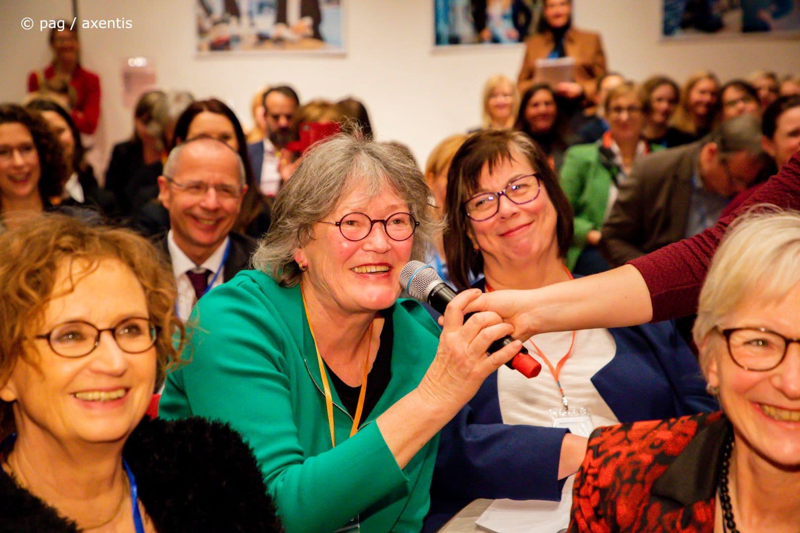 Ulrike Hauffe (BARMER) wollte mehr wissen (Mitte)