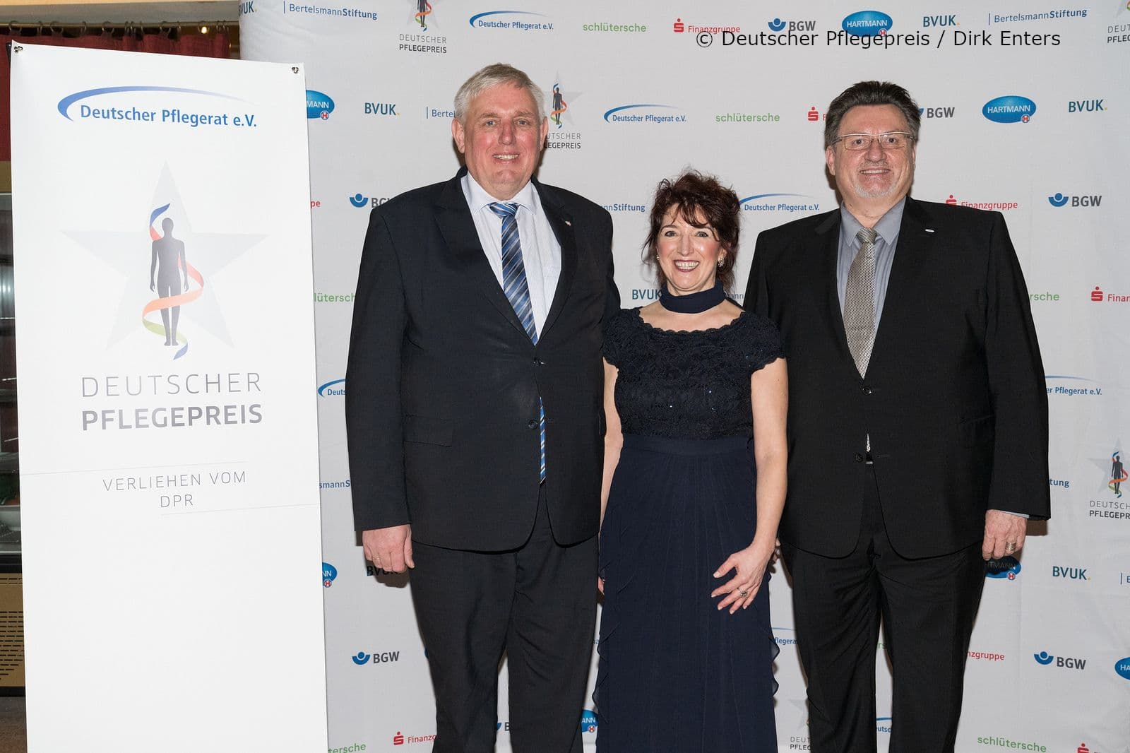 Karl-Josef Laumann (Ministerium für Arbeit, Gesundheit und Soziales NRW) mit 
Ulrike Schleich (Stauferklinikum Schwäbisch Gmünd) und 
Franz Wagner (Deutscher Pflegerat) (v.l.n.r.)