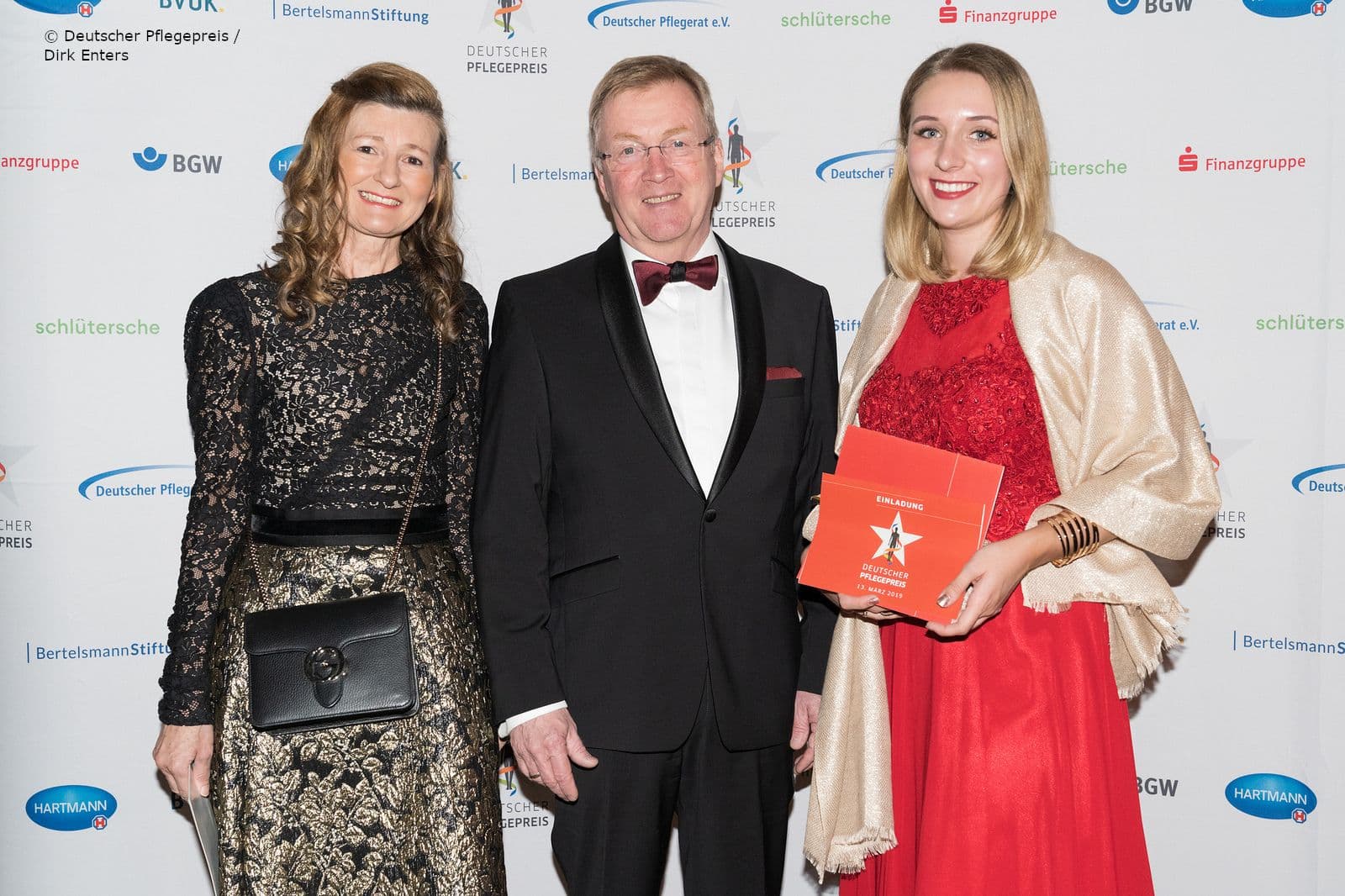 Helene Maucher (RKU – Universitäts- und Rehabilitationskliniken Ulm), Staatssekretär Andreas Westerfellhaus  (Pflegebevollmächtigter der
Bundesregierung), 
Helena Dyck, Preisträgerin „Botschafter der Pflege“ (RKU – Universitäts- und Rehabilitationskliniken Ulm) (v.l.n.r.)