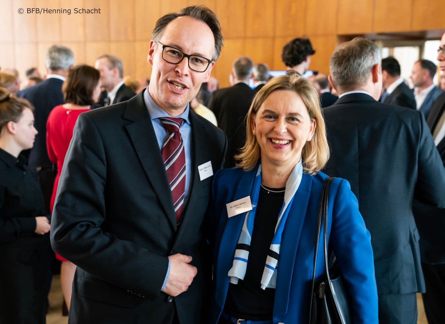Helen Winter (r.) und Ralph H. Böhme  (beide Bundeskanzleramt)