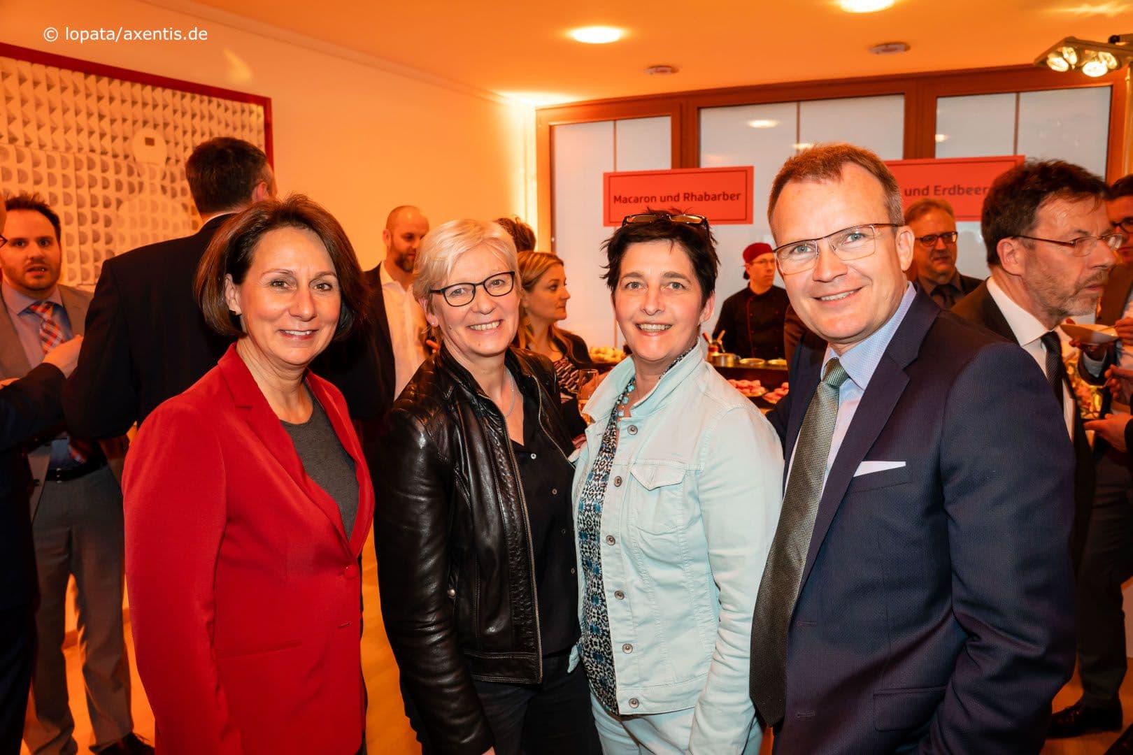 Gesundheitspolitikerinnen Nicole Westig MdB (FDP) und Maria Klein-Schmeink MdB (Bündnis 90/Die Grünen) mit TK-Vertreter Barbara Steffens und Jens Baas (v.l.n.r.)