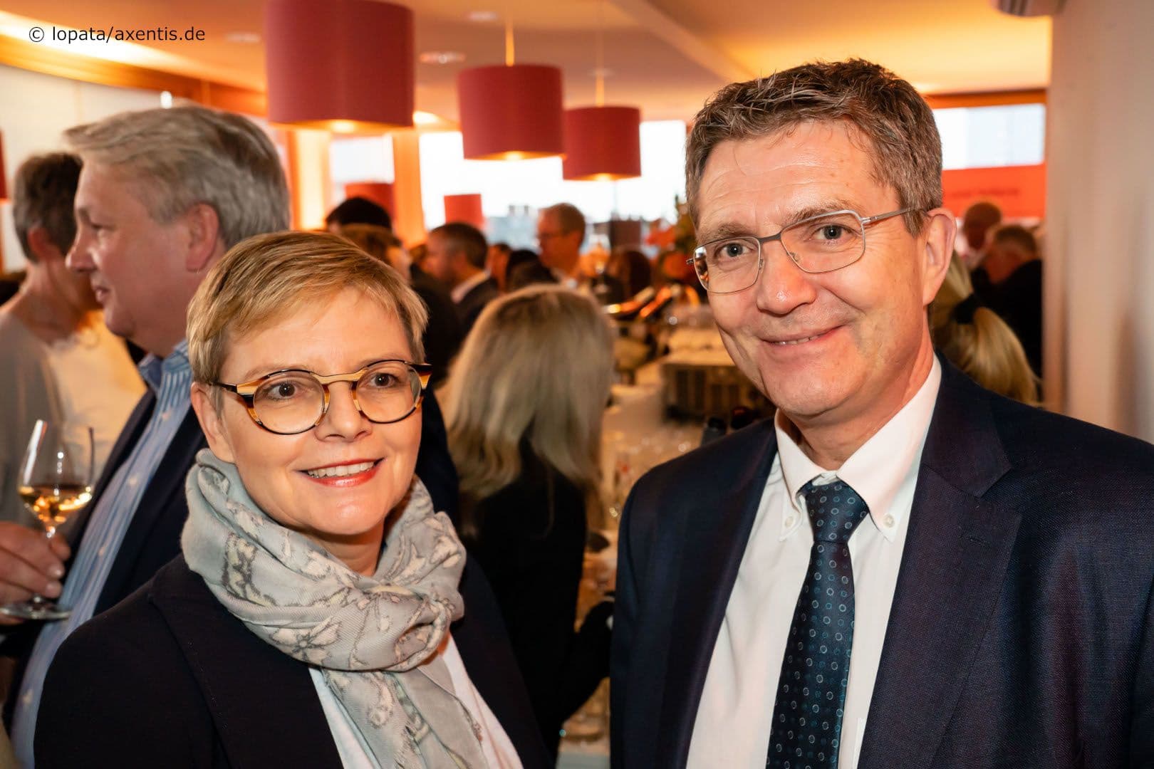 Wo schaut Sabine Dittmar MdB (SPD) wohl hin mit Thomas Ballast (TK) an ihrer Seite?