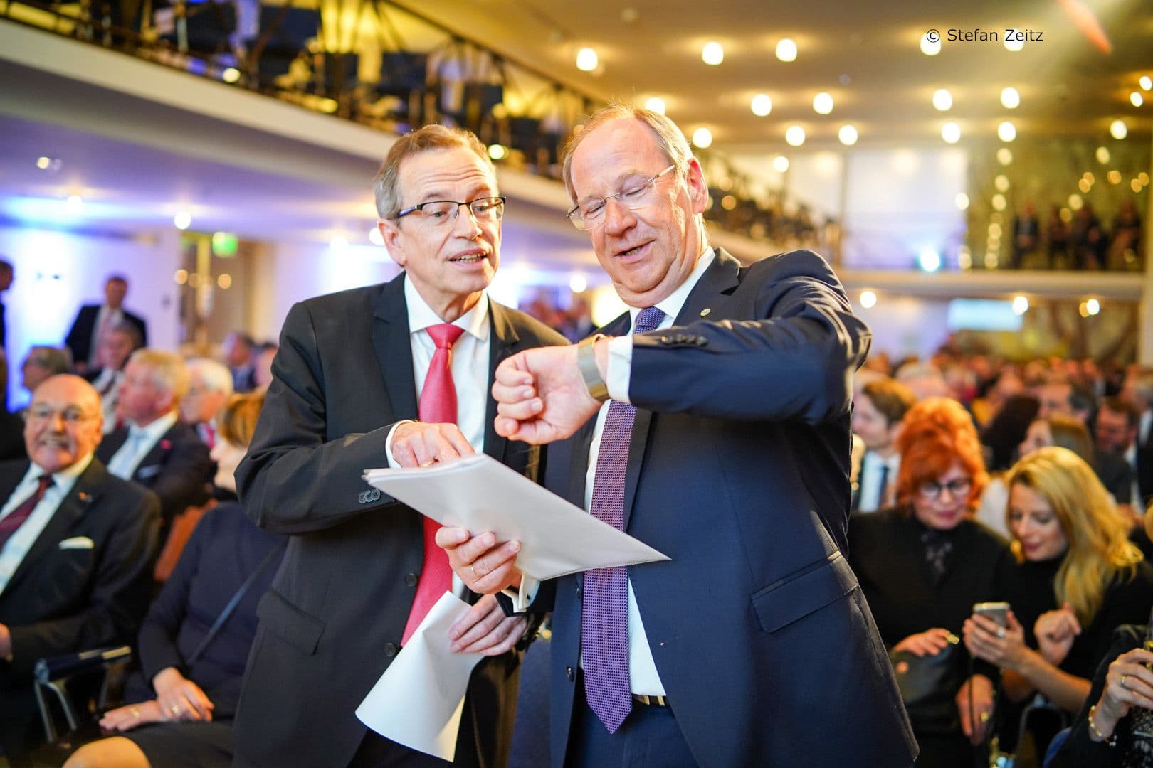 Letzte Absprachen zwischen Volker Leienbach und PKV-Vorstandsvorsitzenden Uwe Laue (r.)