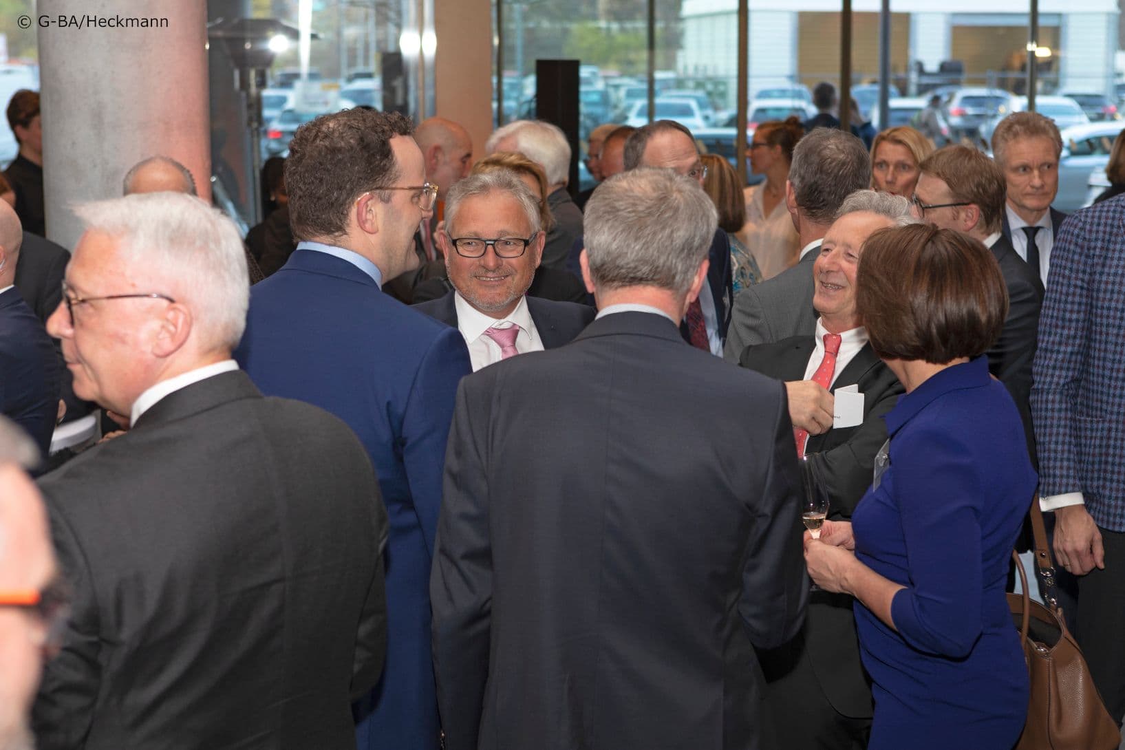 Minister Spahn beim Plaudern mit Lothar Riebsamen MdB (CDU/CSU) und Georg Baum (DKG) (v.l.n.r.)