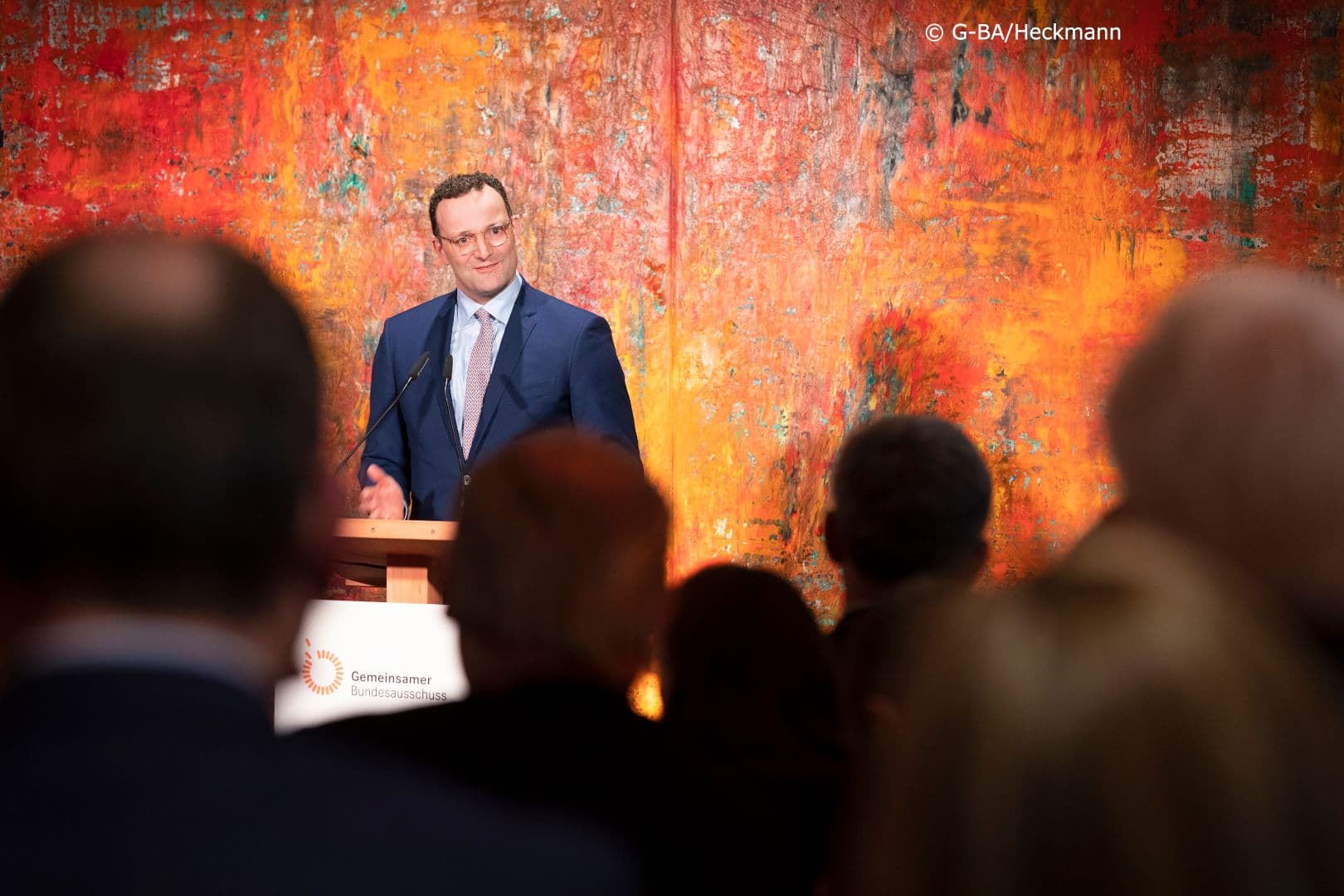 Minister Jens Spahn bei seiner höflichen, aber bestimmten Rede