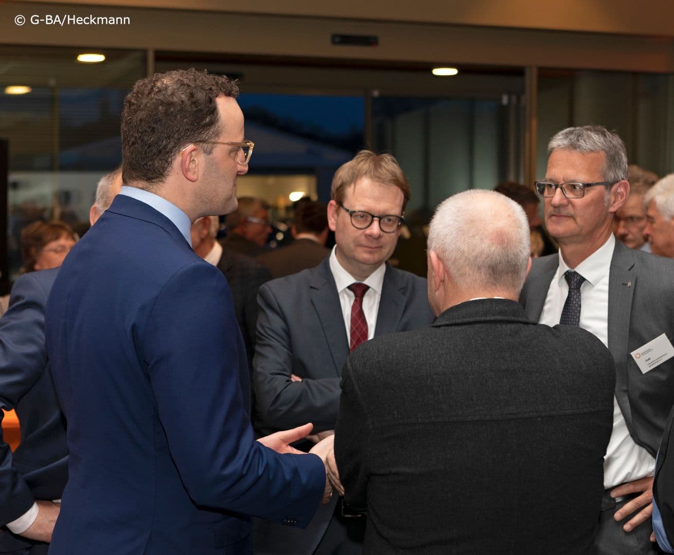 Ernste Gesichter bei Minister Jens Spahn, Staatssekretär Thomas Gebhart (beide BMG) und Gerald Gaß (DKG) (v.l.n.r.)