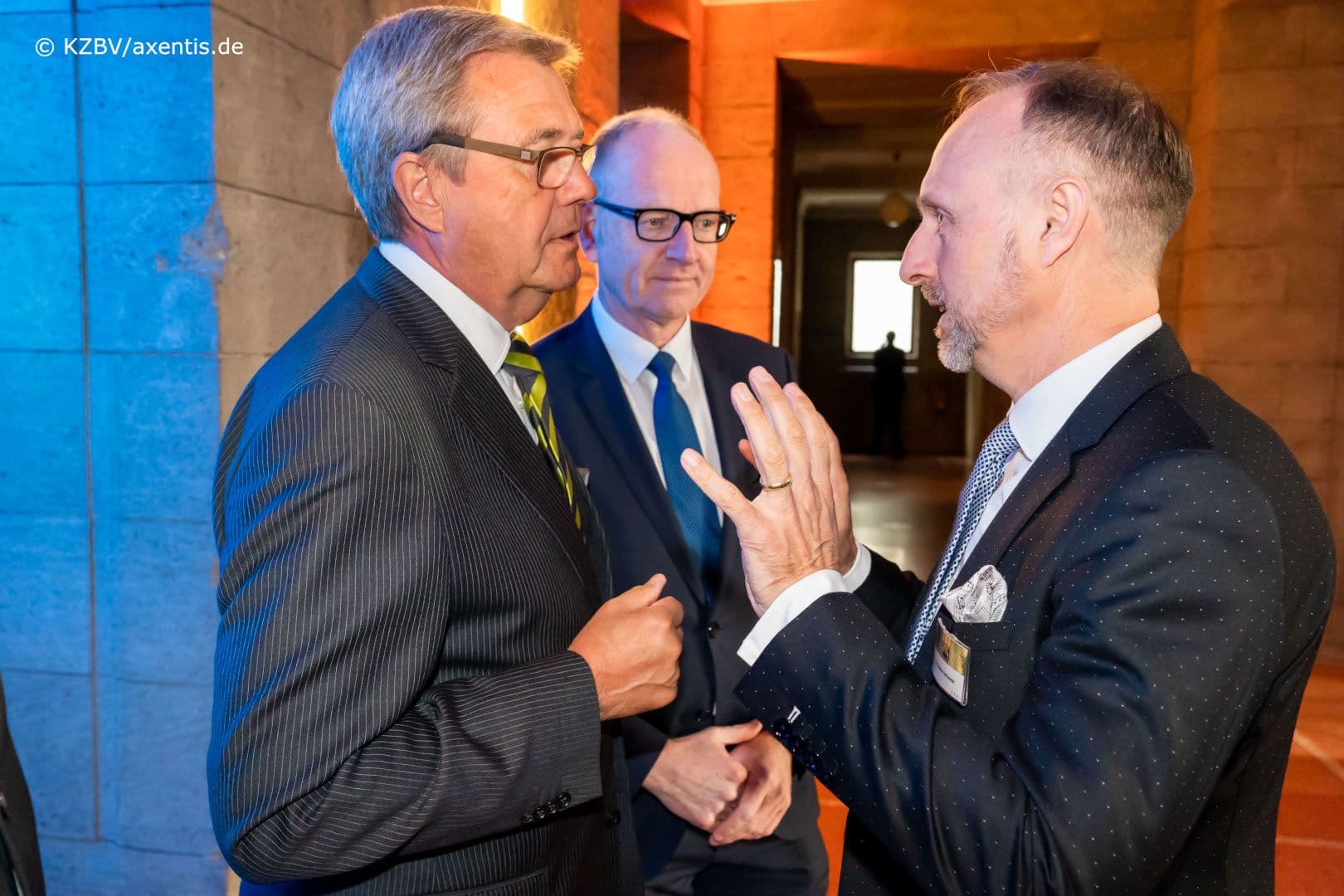 Wolfgang Eßer, Martin Hendges (beide KZBV) mit Stephan Hofmeister (KBV) (v.l.n.r.)