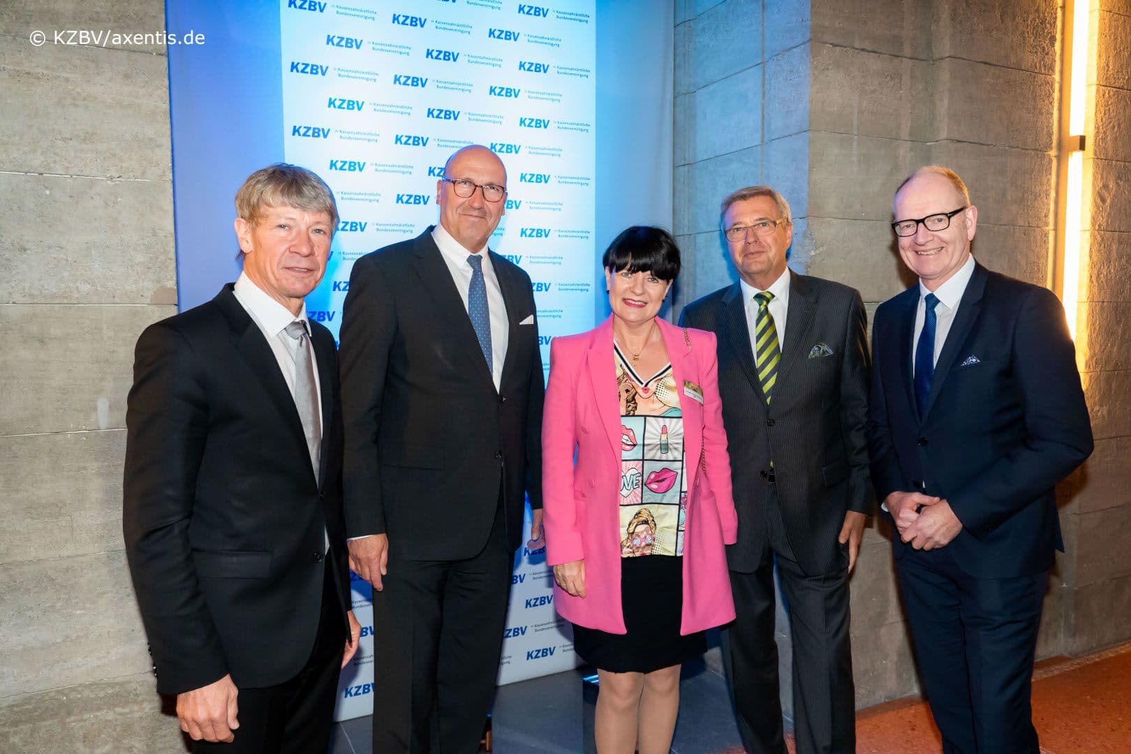Dietmar Öesterreich (BZÄK), Karl-Georg Pochhammer (KZBV), Christine Aschenberg-Dugnus MdB (FDP), Wolfgang Eßer, Martin Hendges (beide KZBV) (v.l.n.r.)