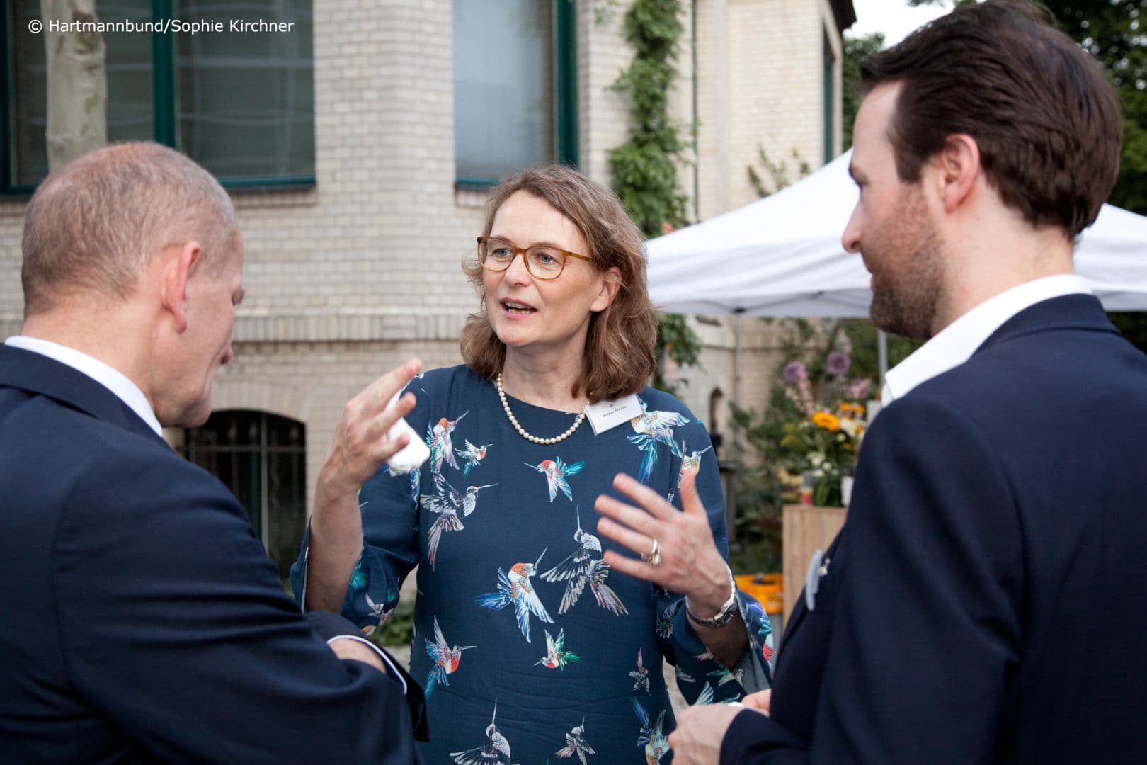 Esther Freese (BÄK) im angeregten Gespräch