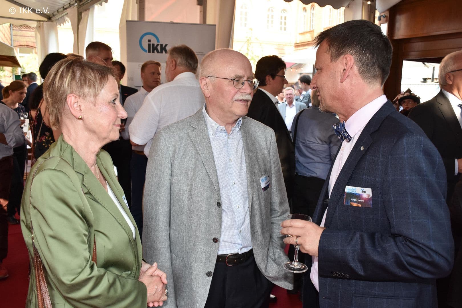 Marianne und Herbert Rische mit Jürgen Hohnl (IKK e.V.) (v.l.n.r.)