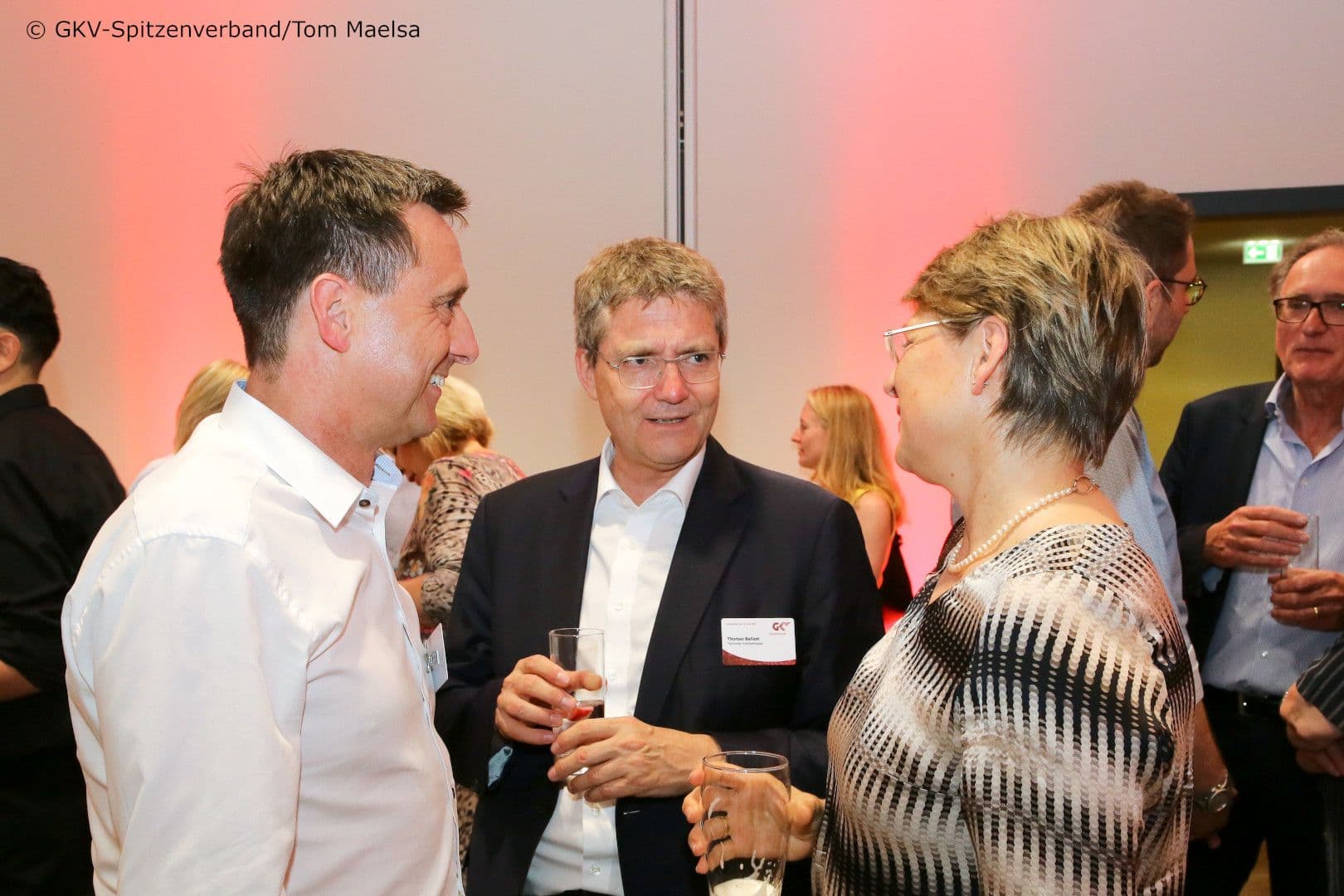 Angeregtes Gespräch zwischen Oliver Blatt (vdek), Thomas Ballast (TK) und Gundula Roßbach (Deutsche Rentenversicherung) (v.l.n.r.)