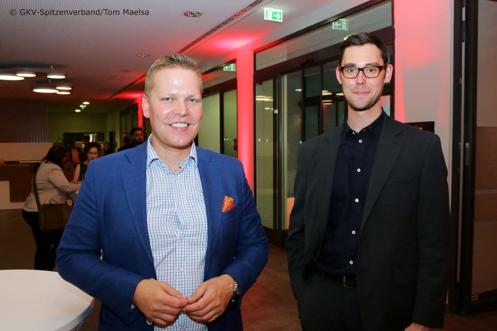 Tino Sorge MdB (CDU/CSU) mit seinem Mitarbeiter Christian Tjaden (r.)