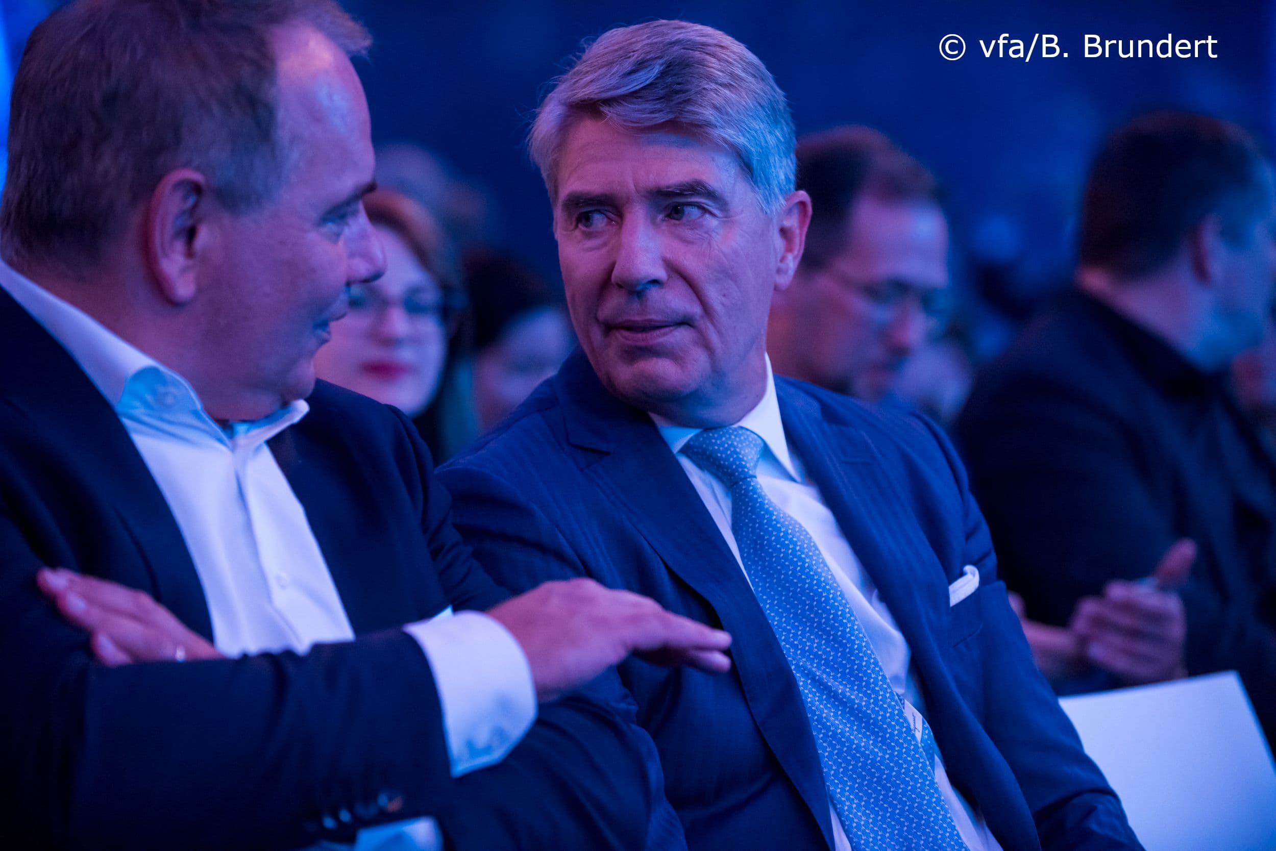 Frank Schöning (Bayer) (l.) mit Han Steutel (vfa)