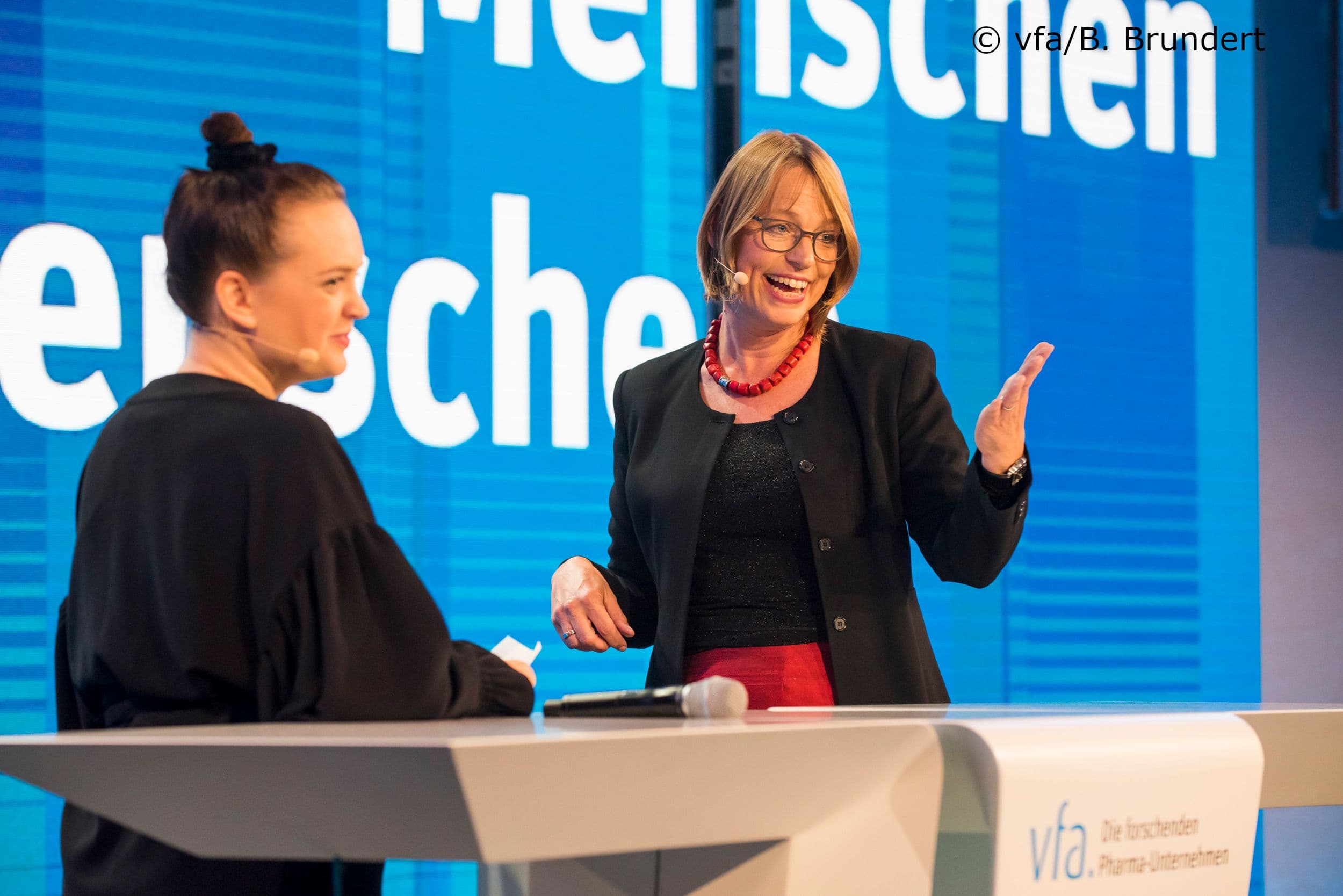 Netz-Profi Vreni Frost (l.) trifft Wissenschaftlerin Margot Bakker (Abbvie)