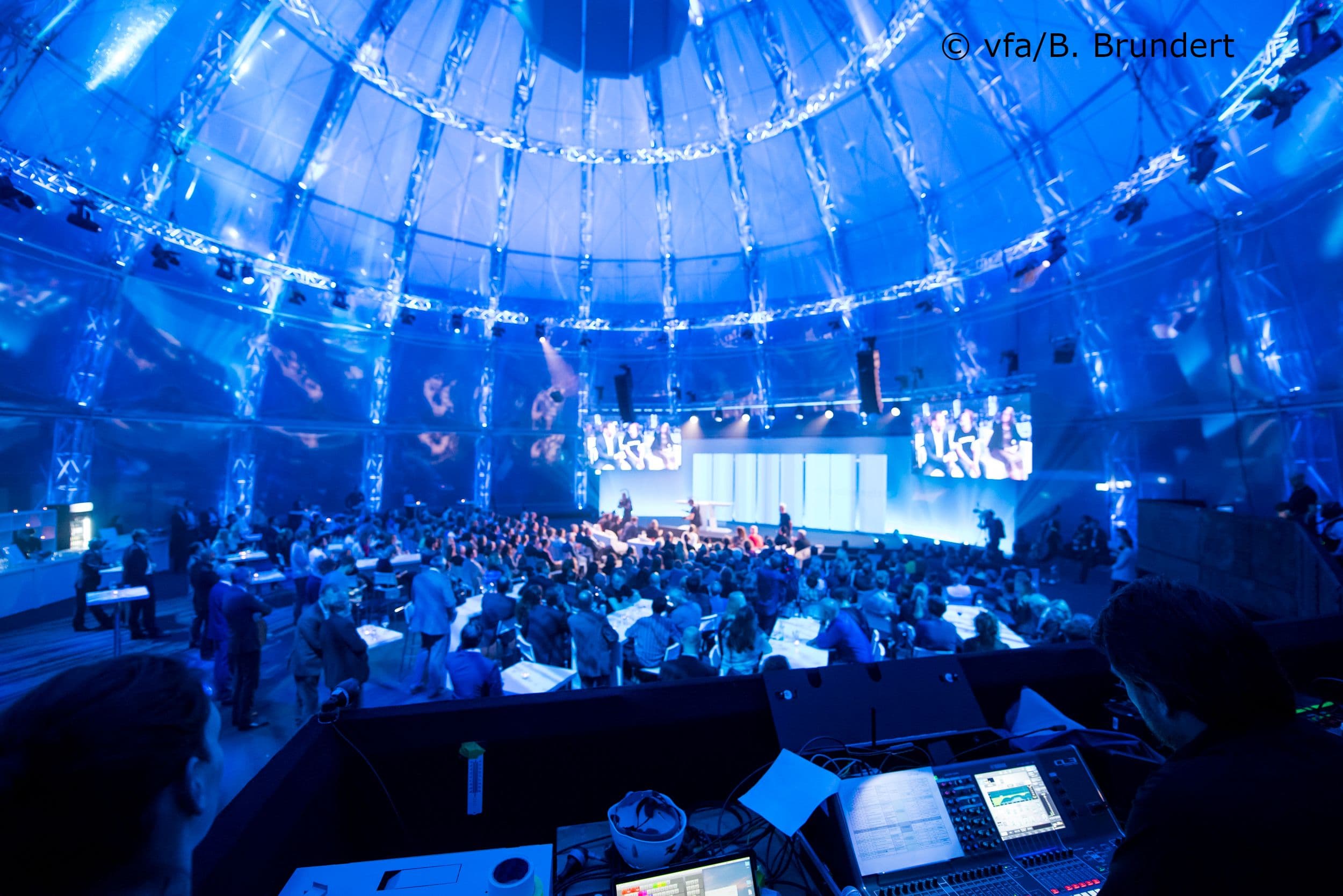Voller Saal im Gasometer Berlin-Schöneberg