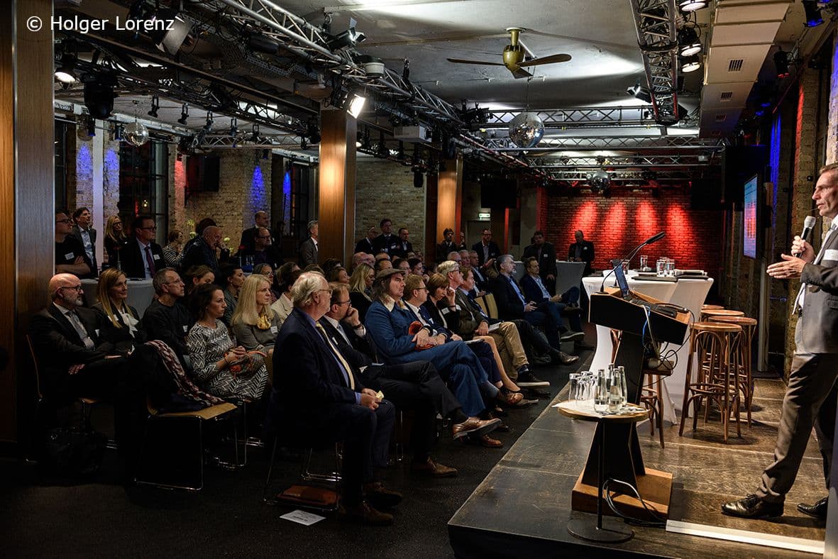 Aufmerksames Publikum beim Vortrag von Michael Sommer (Allensbach-Institut)