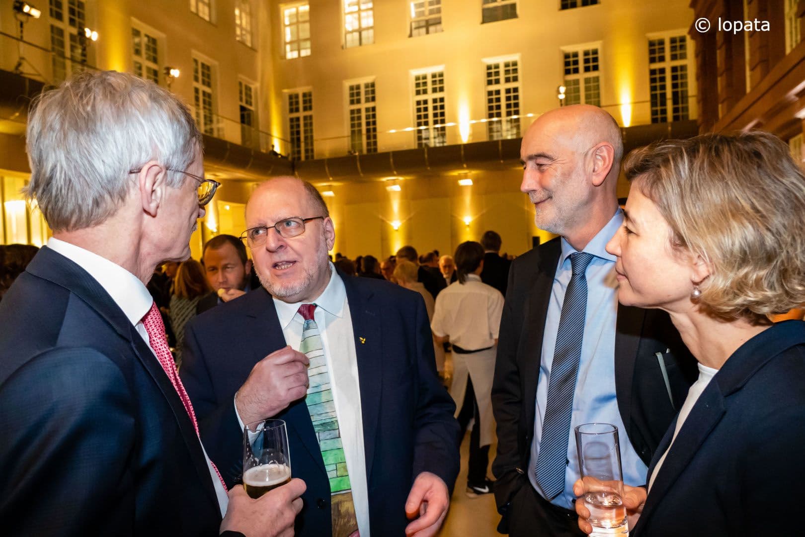 Leistungserbringer lauschen dem Kassenvorstand: Thomas Kriedel (KBV), Franz Knieps (BKK Dachverband), Alexander Dückers (Bundesärztekammer), Corina Glorius (KBV) (v.l.n.r.)