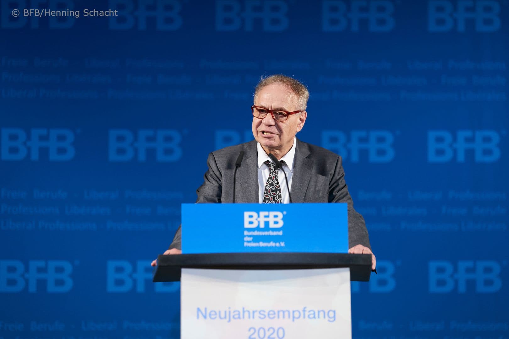 Wolfgang Ewer (BFB) bei seiner Rede