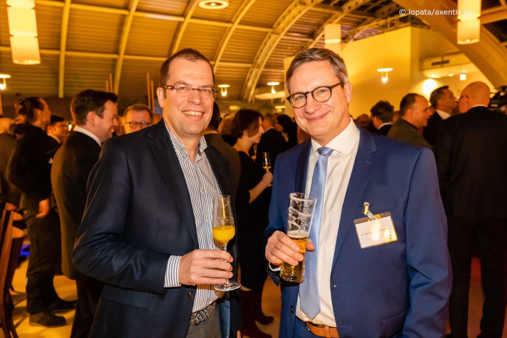 Jürgen Windeler (IQWiG) mit Alexander Schmidt-Gernig (BMG) (r.)