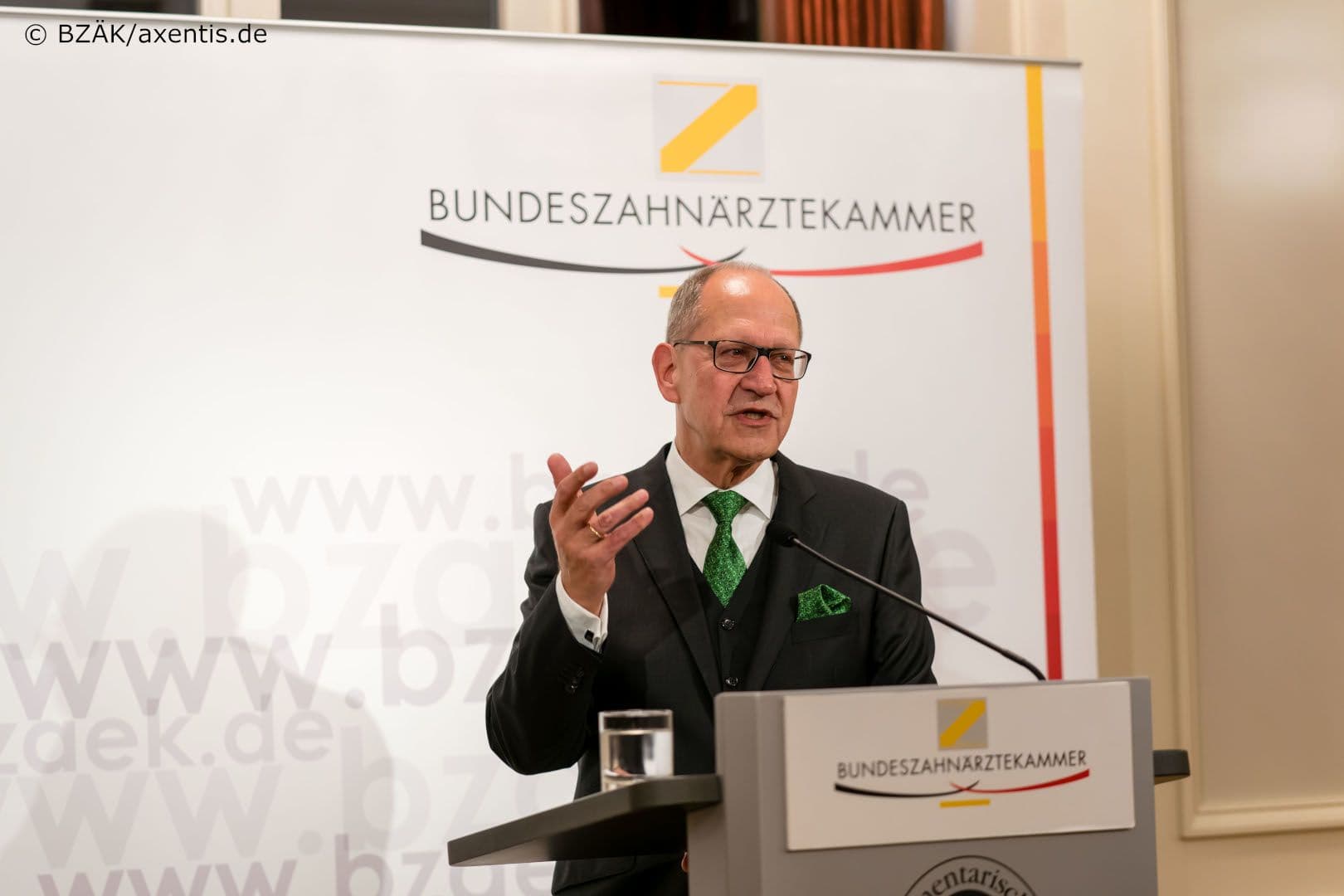 Peter Engel (BZÄK) bei seiner Rede