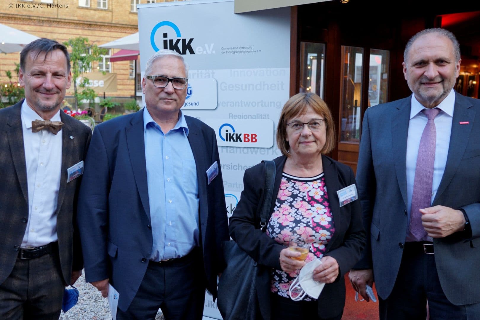 Jürgen Hohnl, Hans-Jürgen Müller (beide IKK e.V.), Ursula Nonnenmacher (Ministerin für Soziales, Gesundheit, Integration und Verbraucherschutz, Brandenburg), Hans Peter Wollseifer (IKK e.V.) (v.l.n.r.)