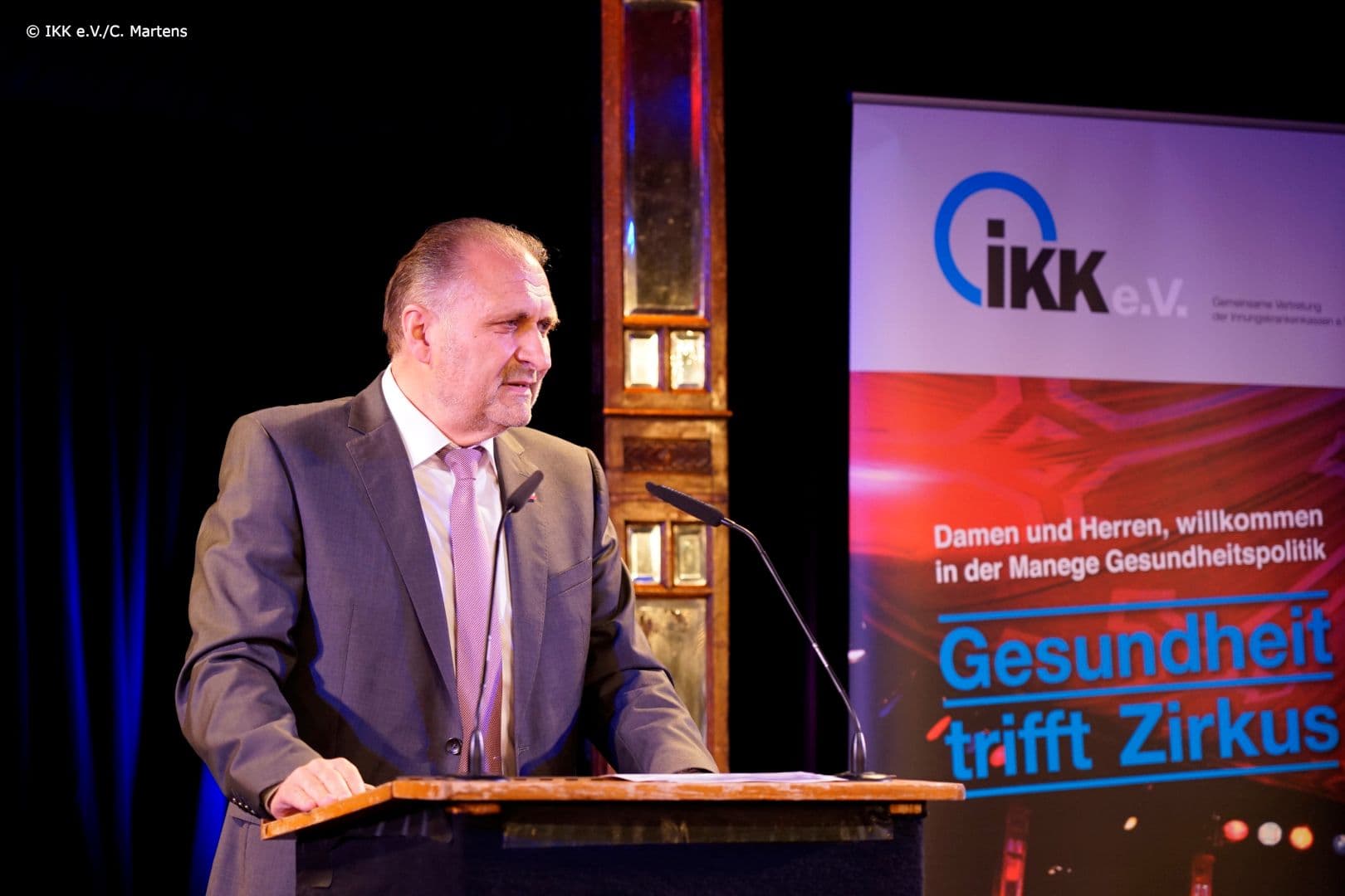 Hans Peter Wollseifer (IKK e.V.) bei seiner Eröffnungsrede