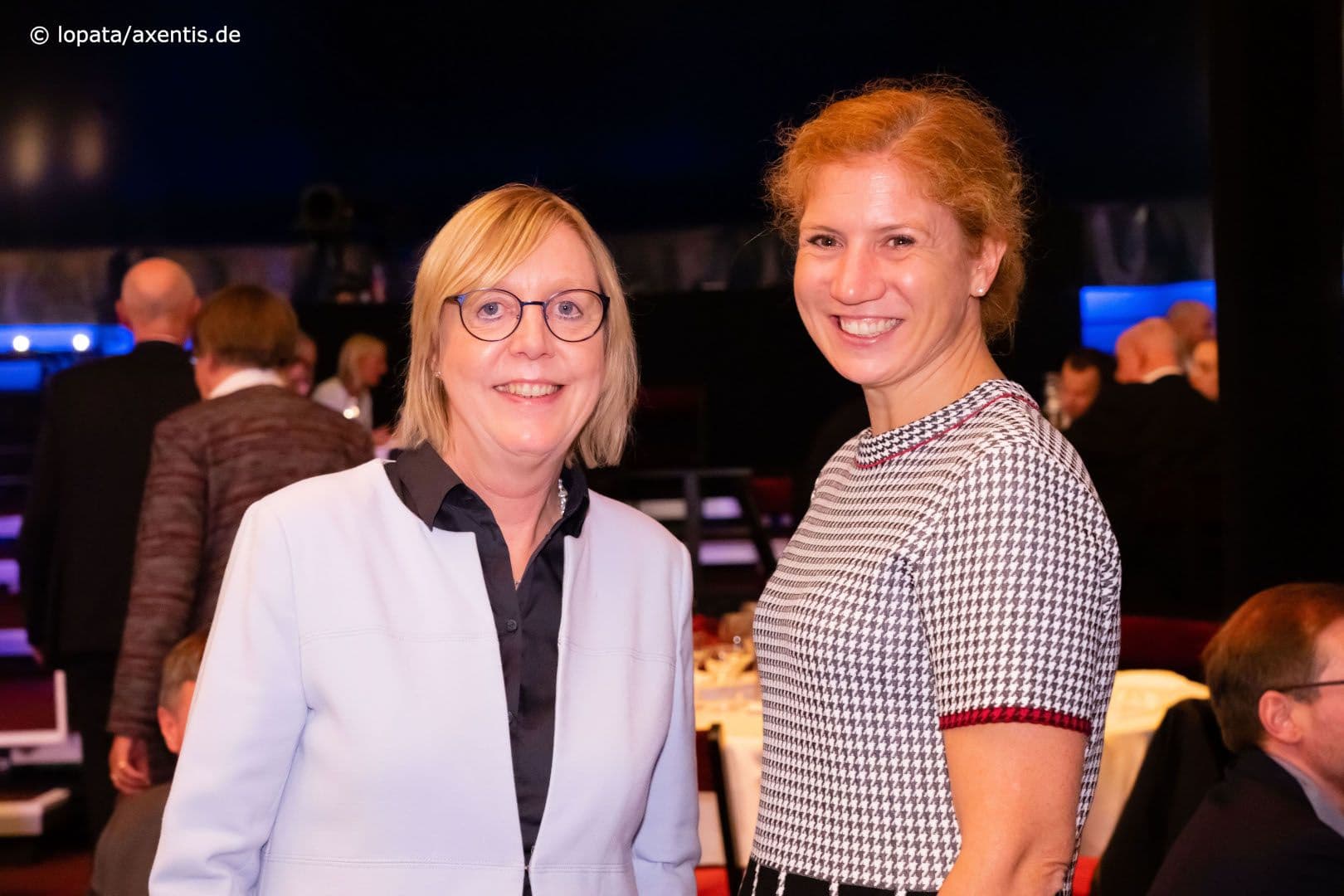 Ulrike Elsner (vdek) (l.) und Johanna Sell (BMG)