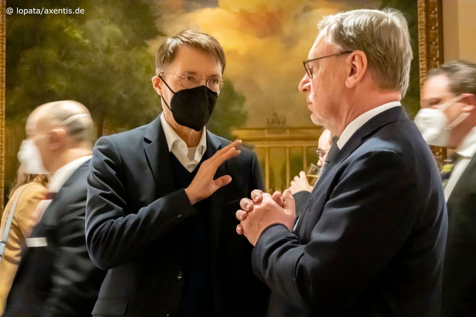 Erklärungen des Bundesgesundheitsministers für Ulrich Weigeldt (Deutscher Hausärzteverband) (r.)