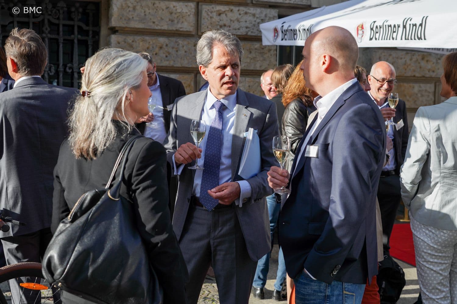 Sarah Rudolph (Mobil Krankenkasse) mit Michael Sander (msg Systems) sowie Udo Strohbach (Mobil Krankenkasse) (v.l.n.r.)