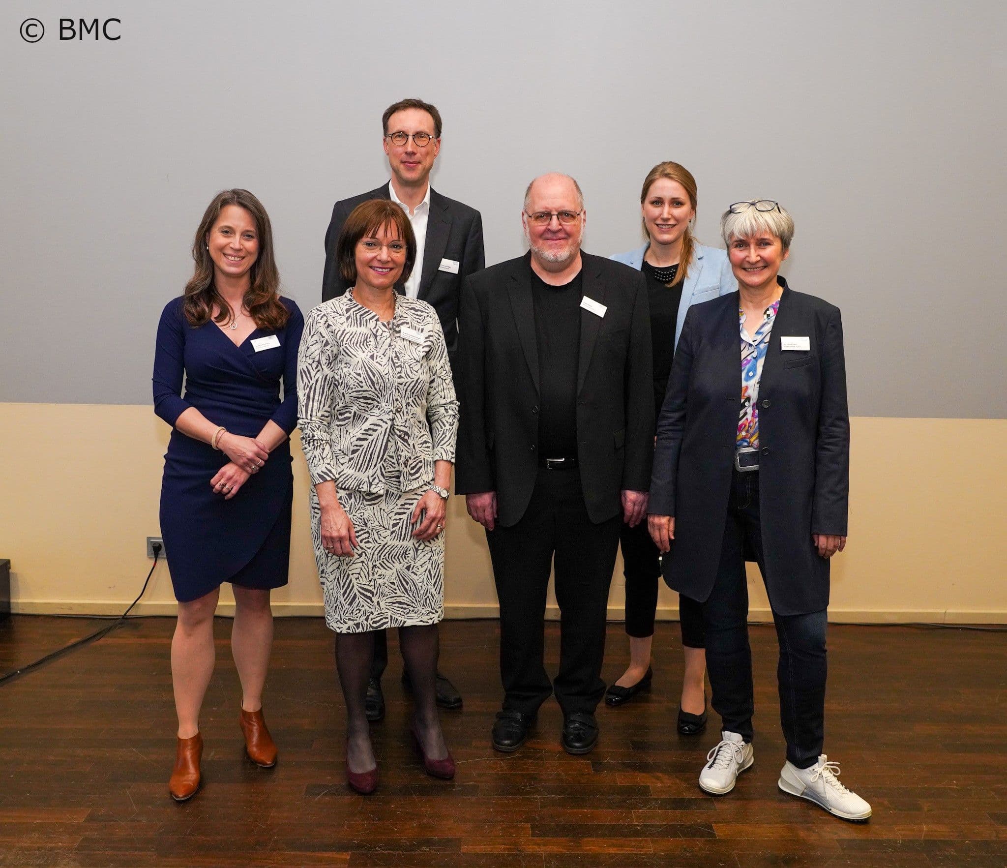Der neue Vorstand des BMC: Nicole Schlautmann (Pfizer), Bernadette Klapper  (DBfK), Lutz Hager (SRH Fernhochschule – The Mobile University), Franz Knieps (BKK Dachverband), Antonia Rollwage (Charité), Ursula Hahn (OcuNet Verbund) (v.l.n.r.). Nicht im Bild: Carola Reimann (AOK-Bundesverband), die Gastgeberin des am gleichen Tag stattfindenden AOK-Frühjahrsempfanges ist.