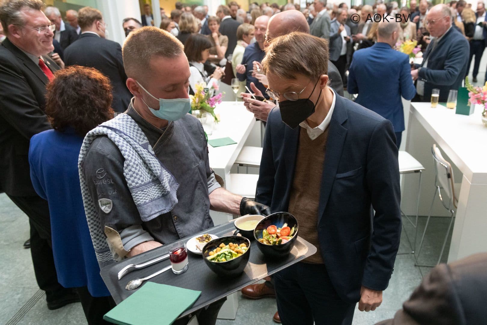 Vegan, vegetarisch, salzlos? Minister Lauterbach fällt die Entscheidung beim Essen nicht leicht.