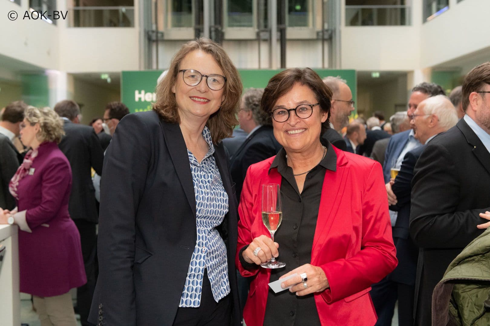 Esther Freese (Bundesärztekammer) (l.) und Eva Walzik (DAK-Gesundheit)