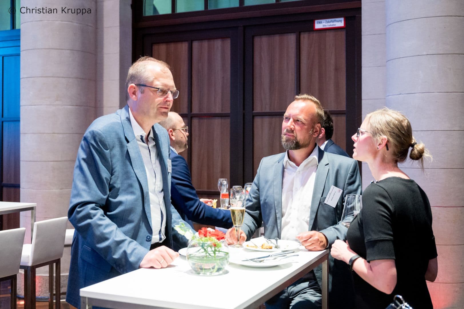 Norbert Gerbsch (IGES) mit Boris Thurisch (BPI) und Mette Stoedter (Dr. Notghi Contract Research) (v.l.n.r.)