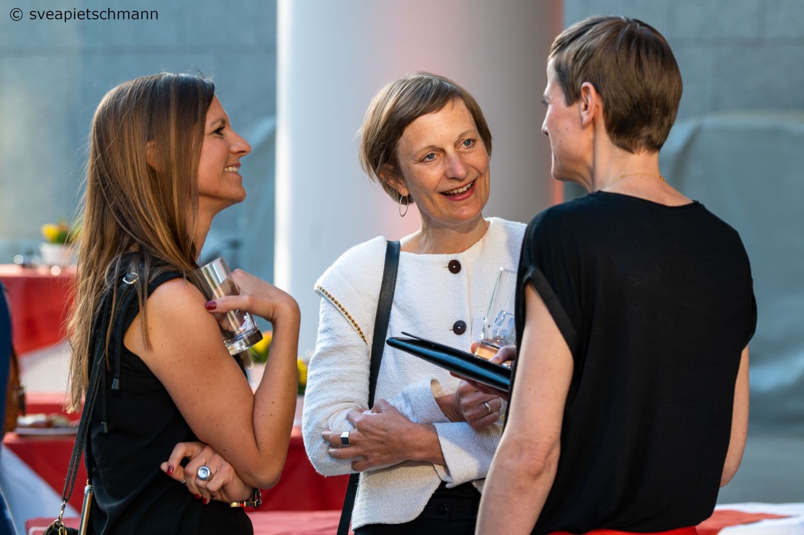 Kirsten Leinert (MSL Germany), Anna Steinbach (Pro Generika) und Birgit Söllner (MSL Germany) (v.l.n.r.)