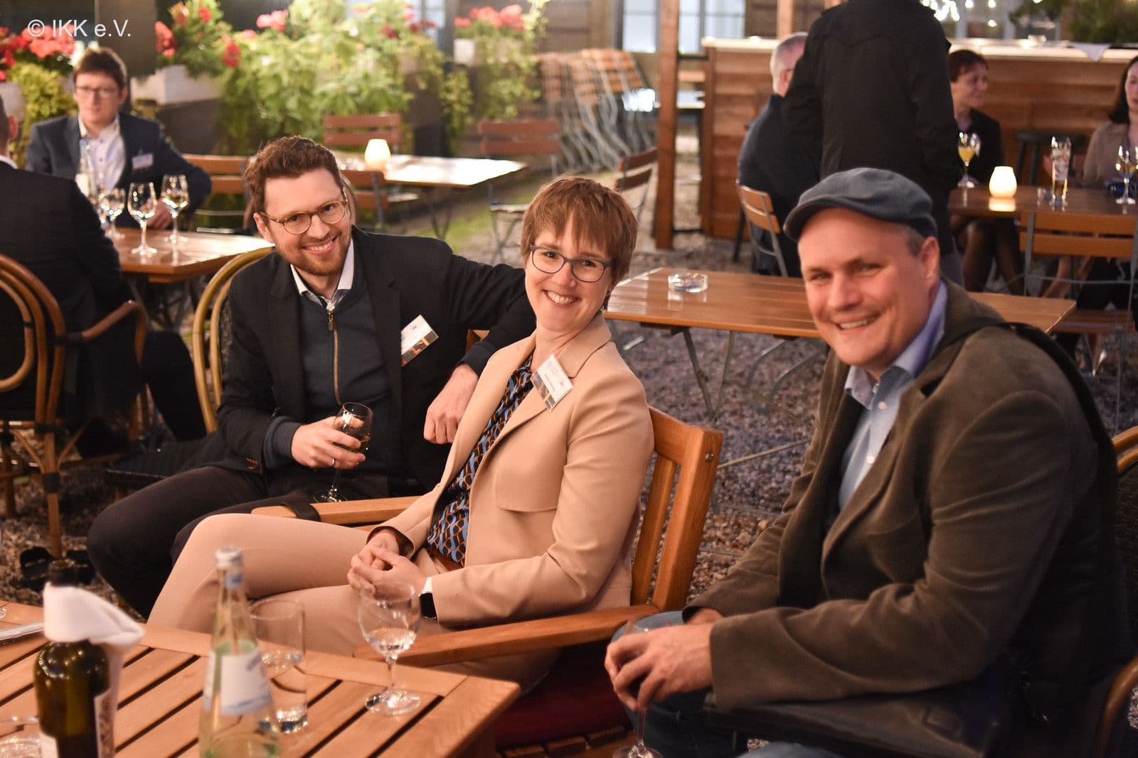 Sebastian Frühinsfeld (Büro Christine Aschenberg-Dugnus MdB) mit Kerstin Macherey (BKK Dachverband) und Tjarko Schröder (Deutscher Hausärzteverband) (v.l.n.r.)