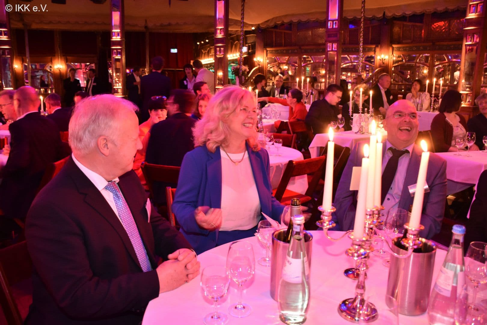 Herzliches Lachen von Edgar Franke (BMG) (r.) mit Peter Weiß (Bundesbeauftragter Sozialversicherungswahlen) (l.) und Berit Mende (BDA)