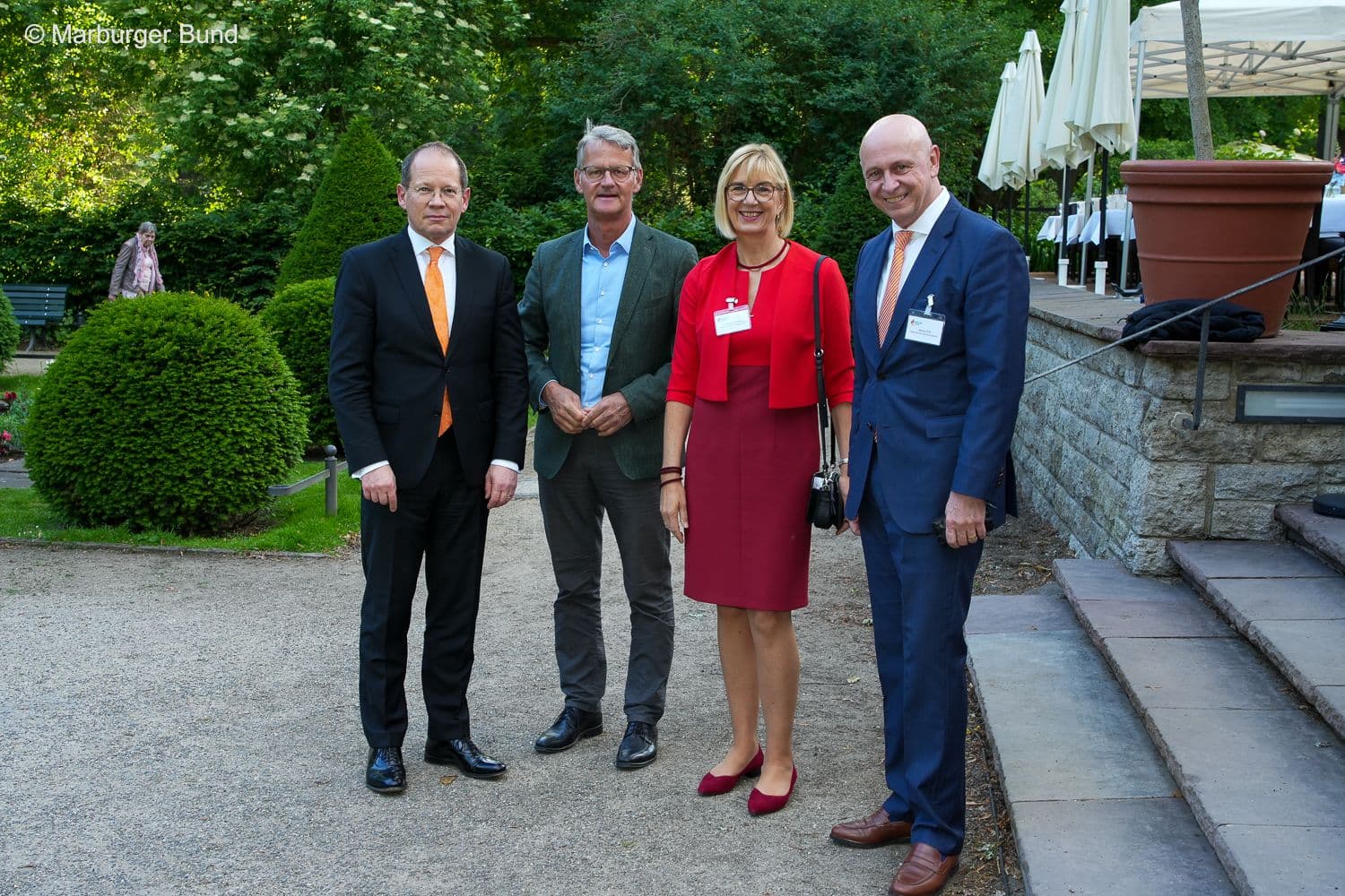 Klinikärzte und Krankenhausträger unter sich: Andreas Botzlar (Marburger Bund), Gerald Gaß (DKG), Susanne Johna und Armin Ehl (beide Marburger Bund) (v.l.n.r.)