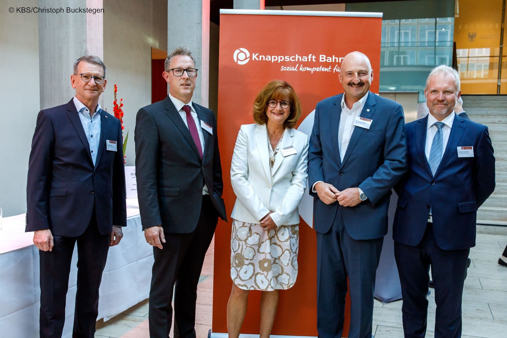 Andreas Gülker,  Michael Weberink, Bettina am Orde (alle Knappschaft-Bahn-See), Bernd Rützel MdB (Vorsitzender des Ausschusses für Arbeit und Soziales), Rainer Wilhelm (Knappschaft-Bahn-See) (v.l.n.r.)