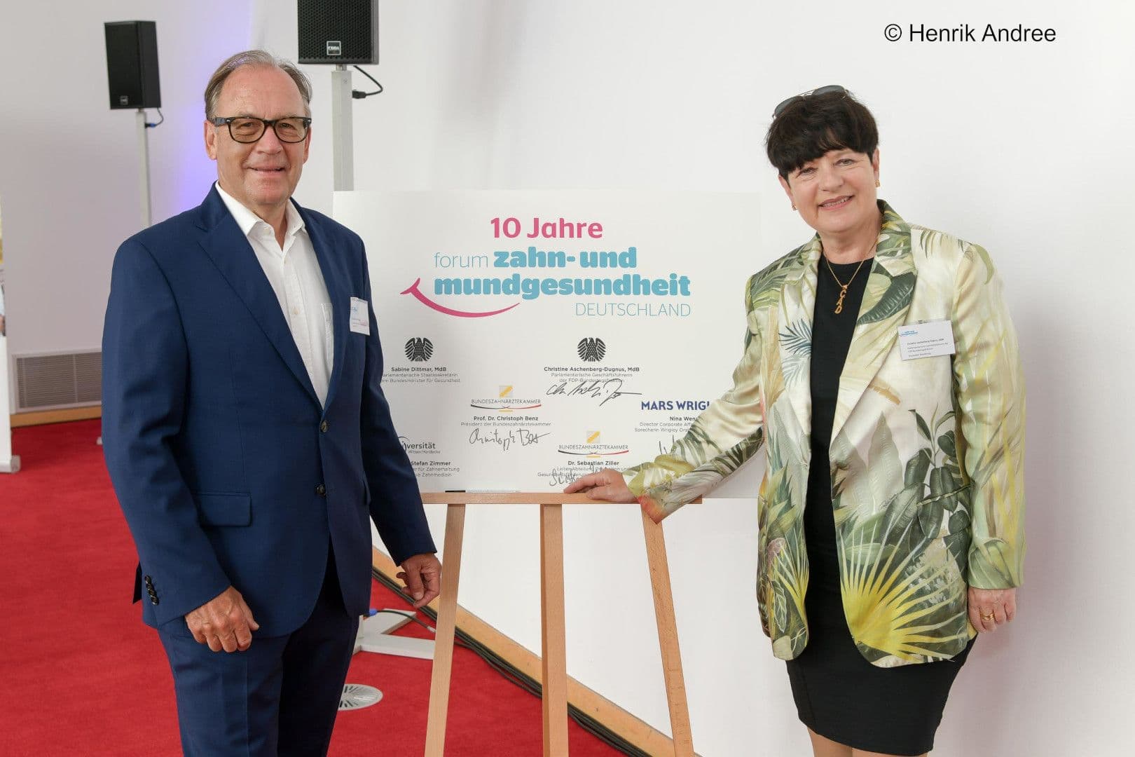 Schleswig-Holsteiner unter sich: Michael Brandt (Zahnärztekammer) mit Christine Aschenberg-Dugnus MdB (FDP)
