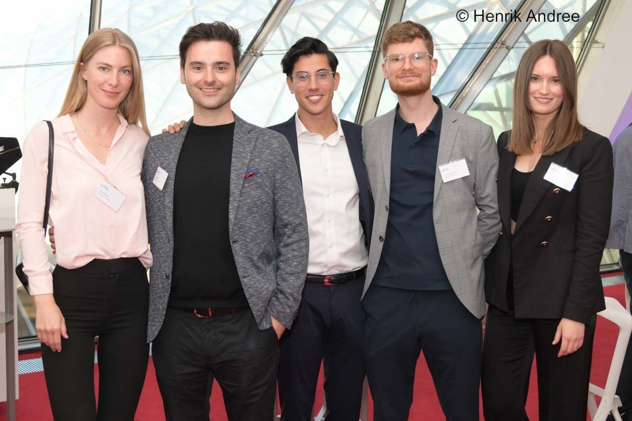 Louisa Mewes, Ufuk Adali, Simon Peroz, Maximilian Jentsch, Hannah Bleiel (alle Zahnärztekammer Berlin) (v.l.n.r.)