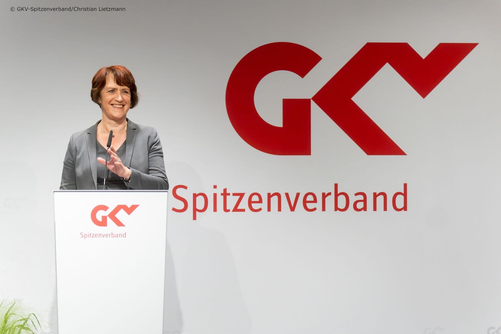 Doris Pfeiffer, Vorstandsvorsitzende beim GKV-Spitzenverband, bei ihrer Begrüßung